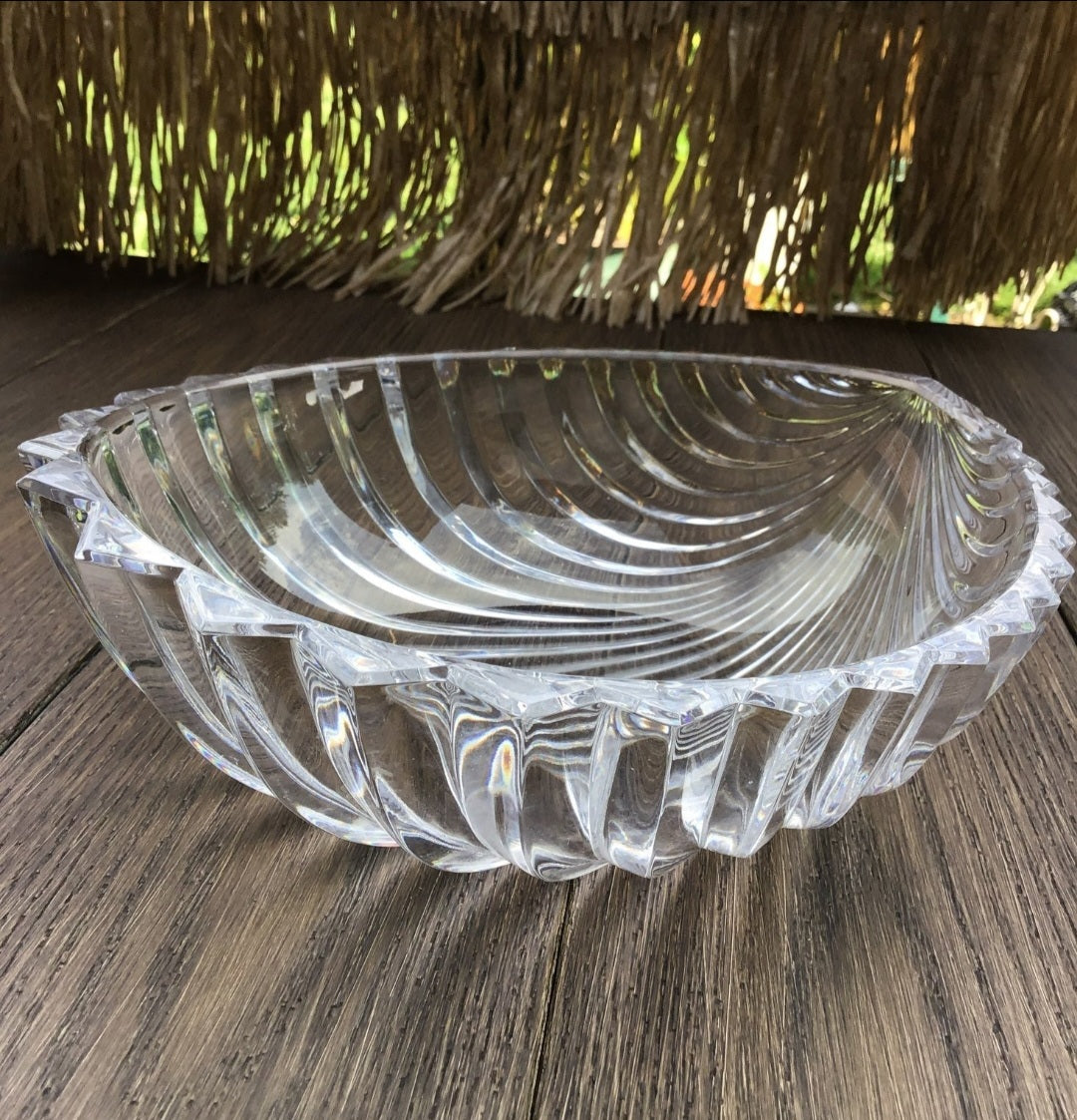 Scalloped Shell Bowl - Candy Dish, Serving, Decor - 8.5" x 9"