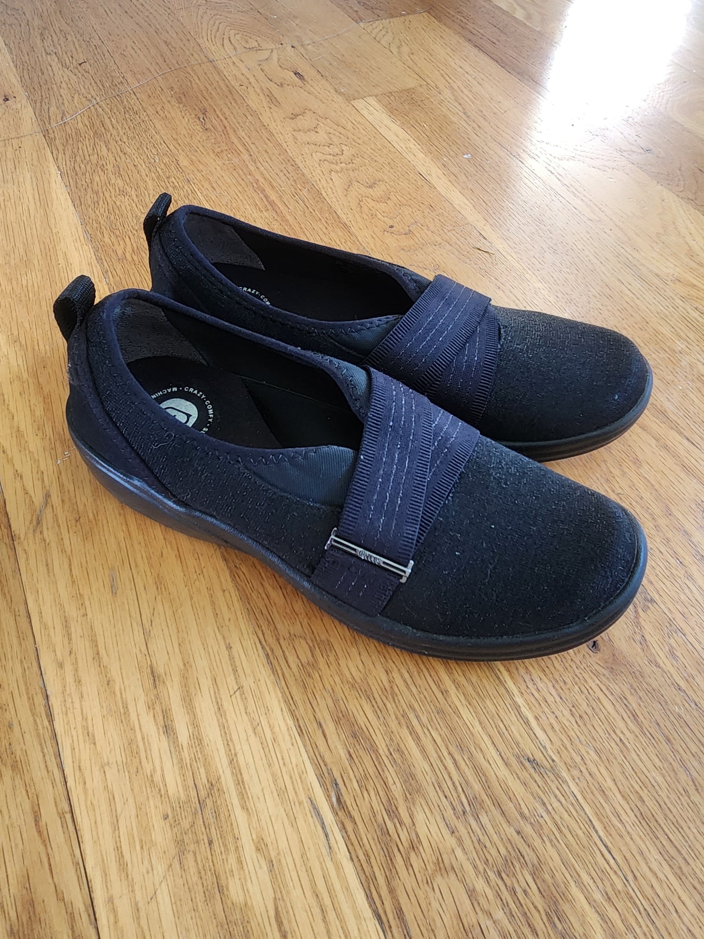 Women's Niche III Black slip-on from LifeStride. Size 8