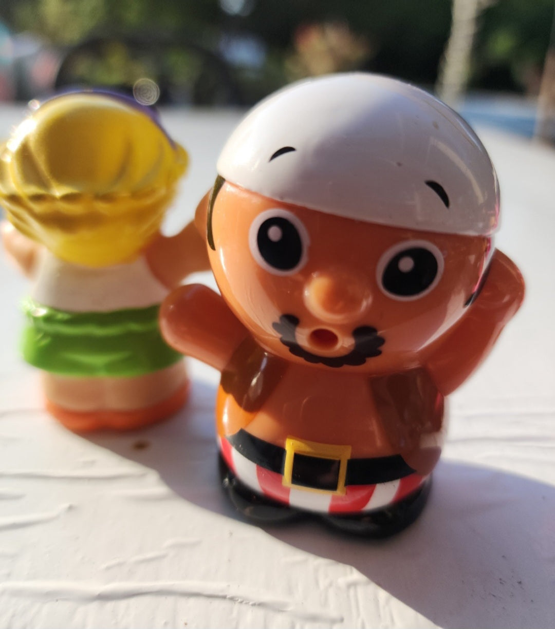 Fisher Price Little People Mia Pirate Noah boy in flip flops & Pirate