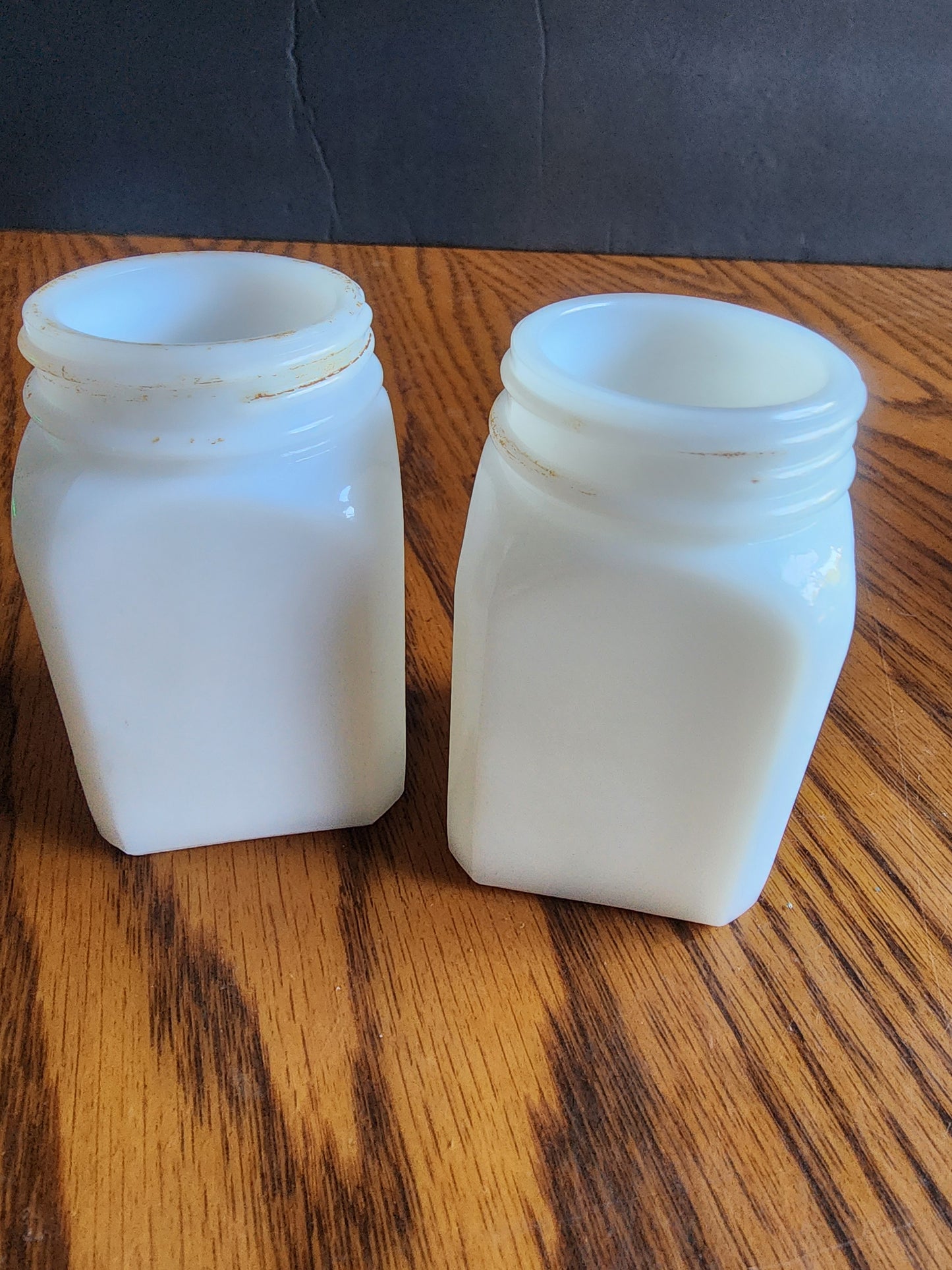 Vintage Patriotic Milk Glass Shakers – McKee/Tipp City
This is a charming pair of vintage milk glass salt and pepper shakers
