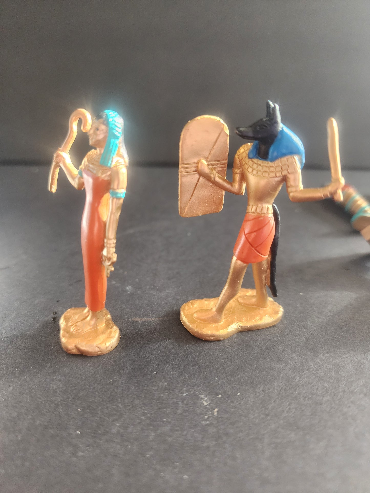 Ancient Egyptian Miniature Figurines Set, 7 Pieces with Pyramids, Educational History Toys for Kids.