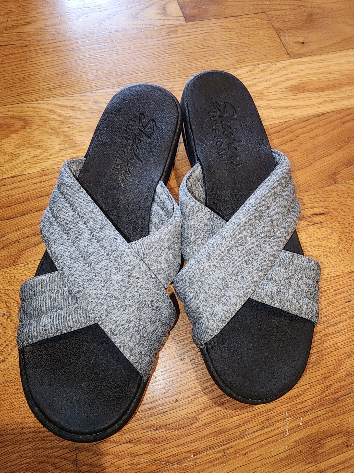 Skechers Women Sandals with Luxe Foam size 8