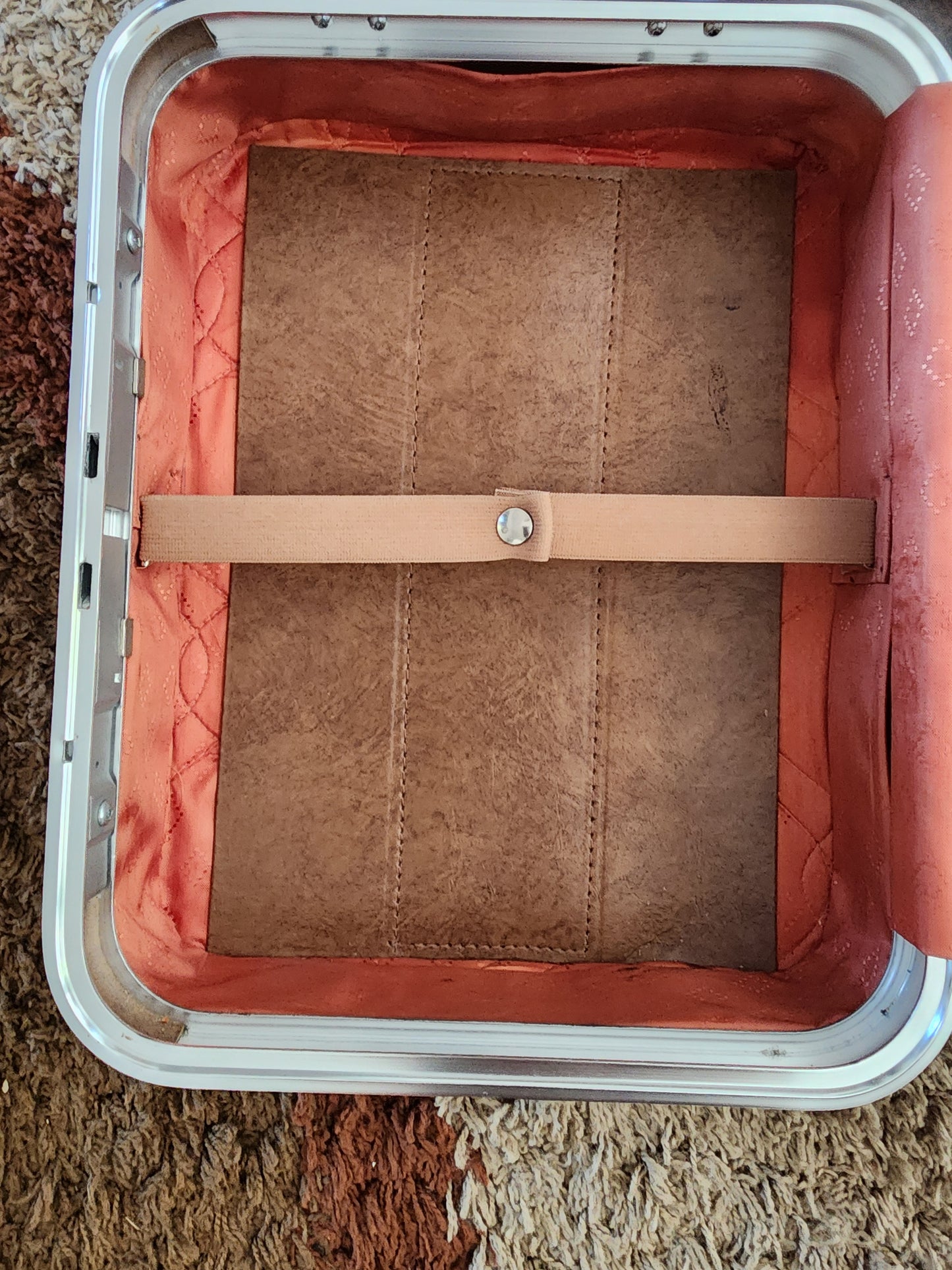 VINTAGE 1960s Portable Travel Bar Suitcase charming hard case Cocktail set