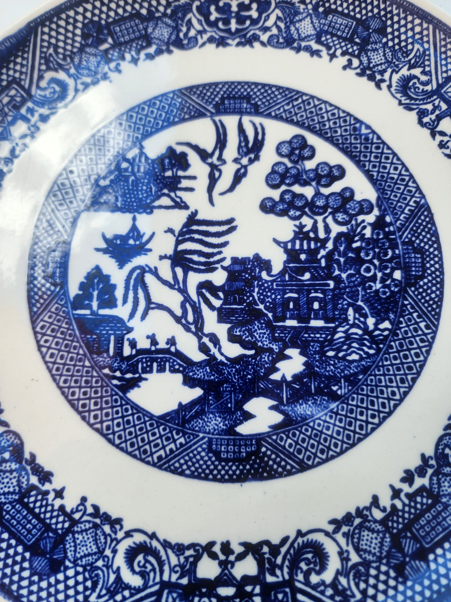Vintage Blue Willow 9" Dinner Plate - Unmarked Blue & White Transferware - Excellent Condition