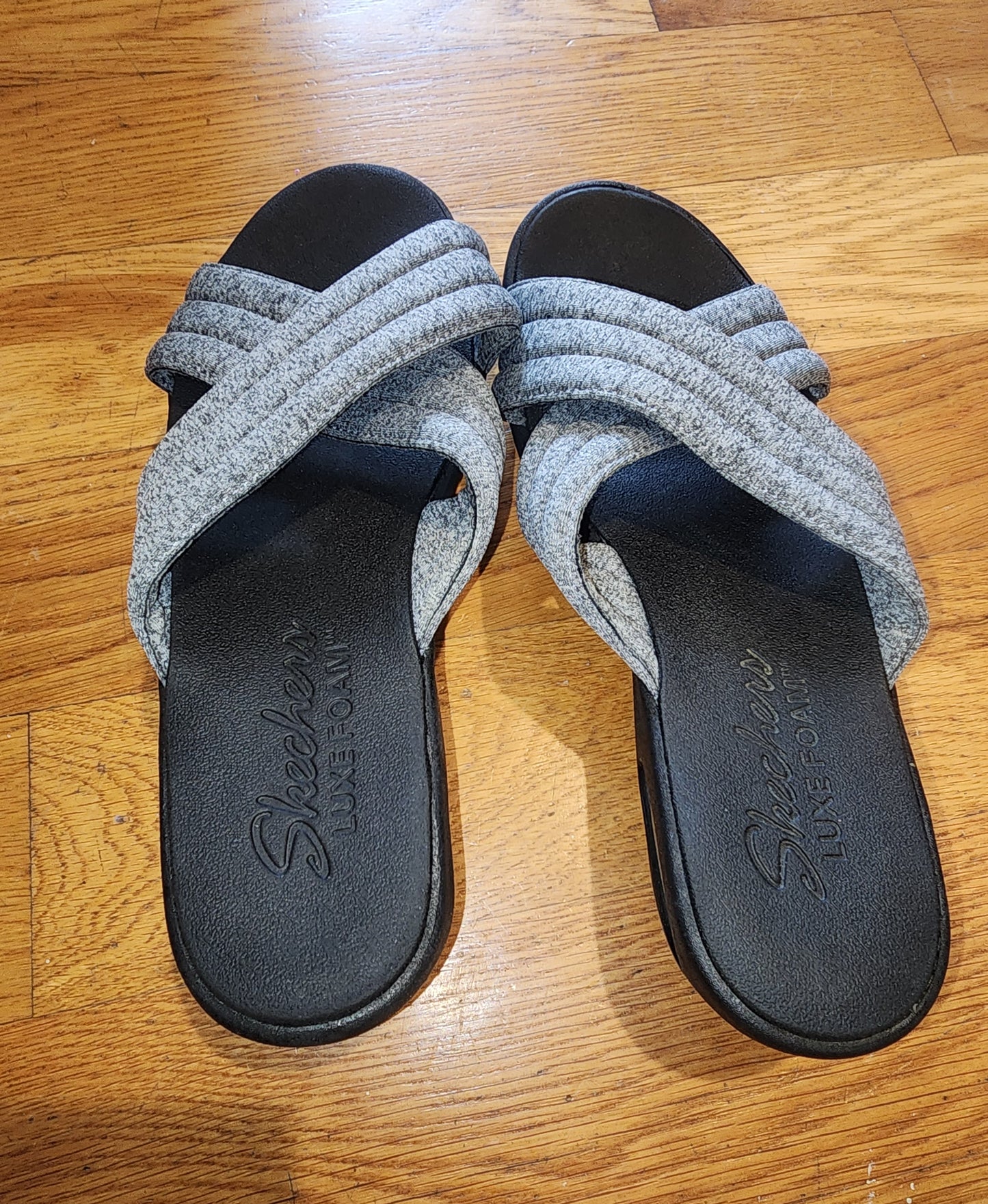 Skechers Women Sandals with Luxe Foam size 8