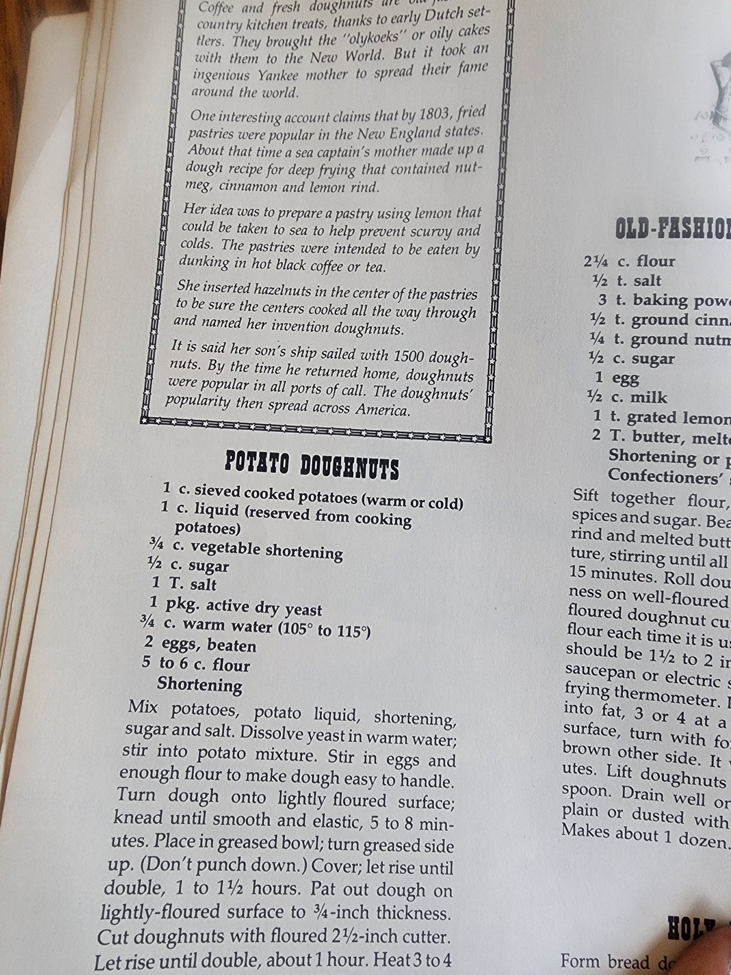 IDEALS COUNTRY KITCHEN  COOKBOOK 1975-paperback- breads, soups and more