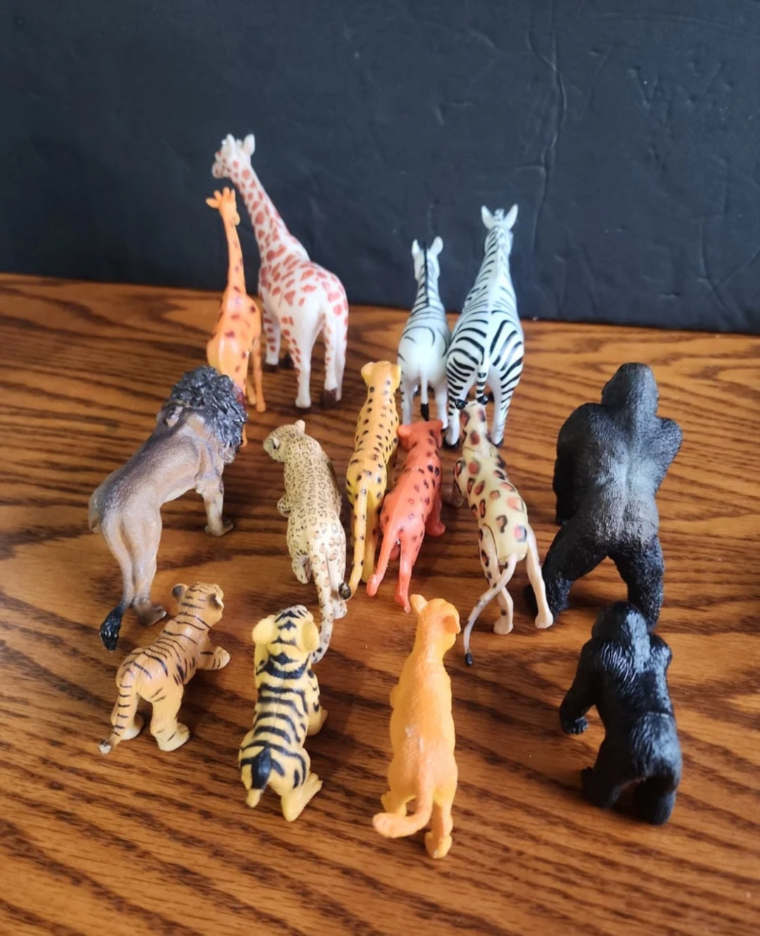 Lot of  16 Jungle Animals figures Cheetahs Leopards Zebras Gorillas Giraffes, et