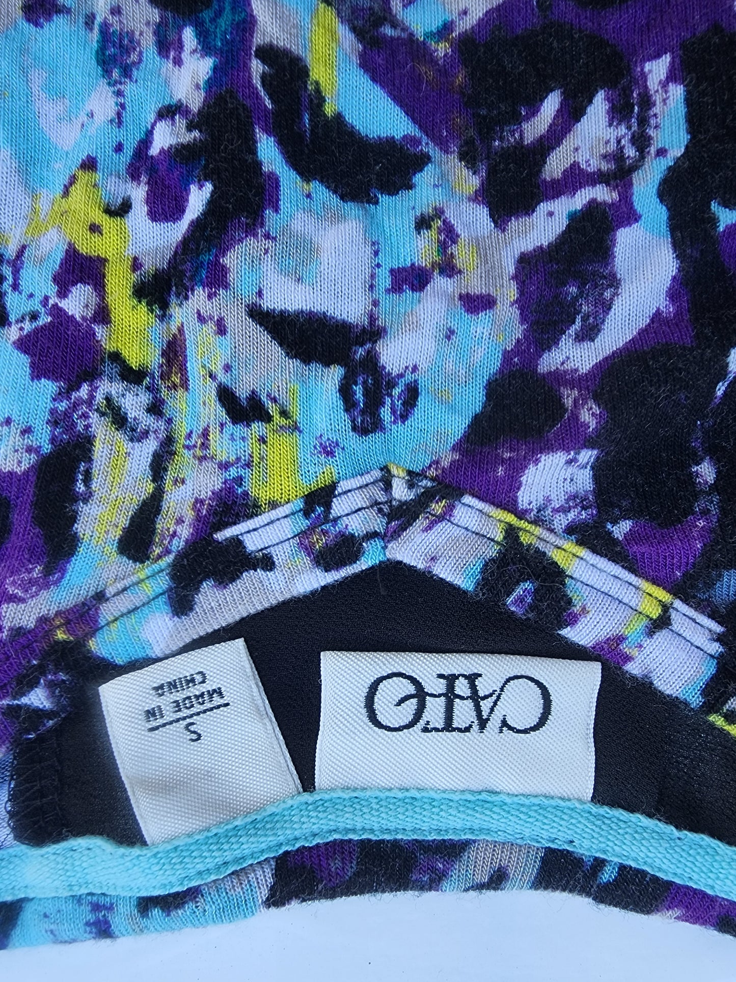 Cato Abstract Print v-neck Top - Women's Size Small - Excellent Condition!