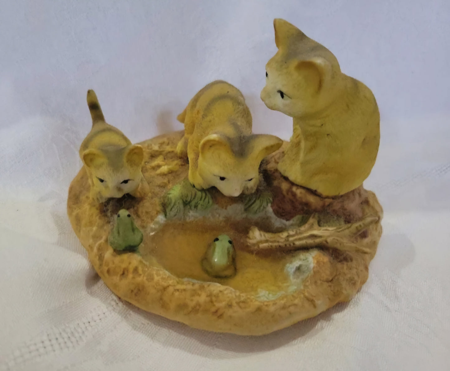 Sweet 1988 Kitten & Frog Figurine Trio of Curious Cats by the Pond