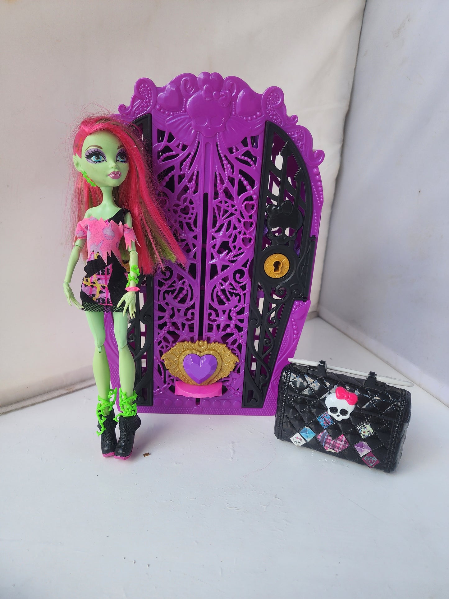 Monster High Music Festival Venus McFlytrap Doll with Coffin Locker & Purse