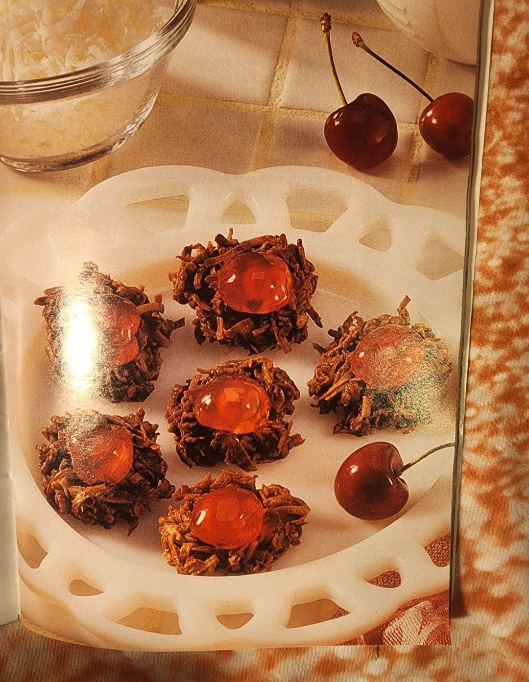 Hershey's Best-Loved Recipes Publications International PB, Cookbook