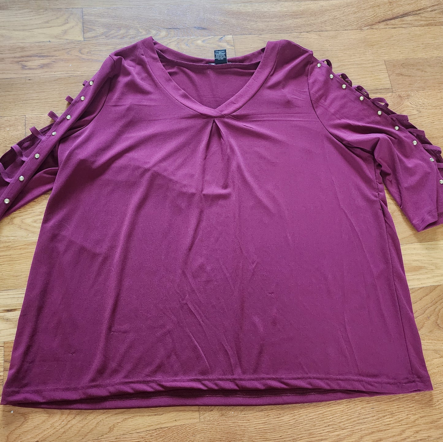 Robert Louis 2x wine Blouse with ladder sleeves and embelleshments