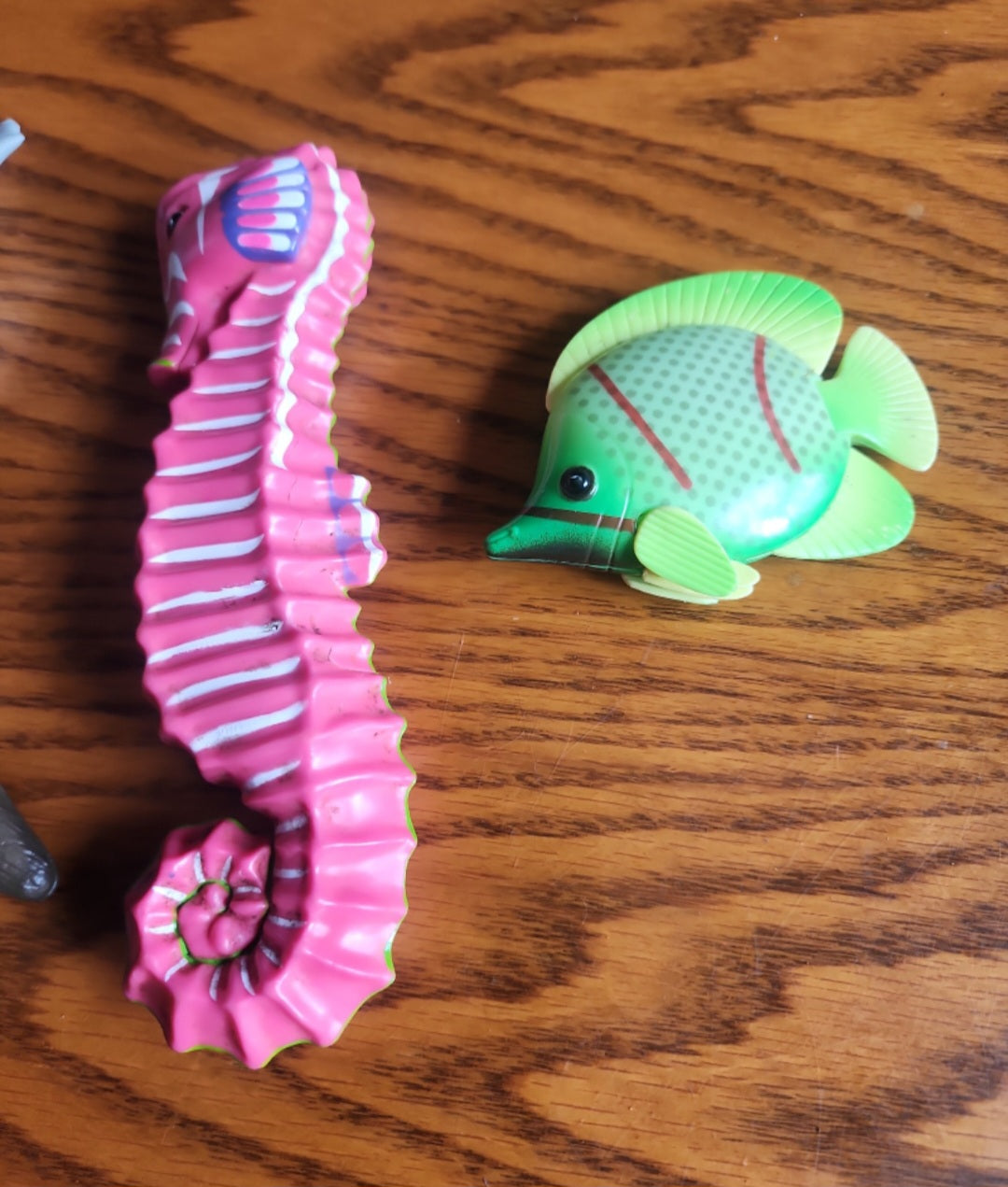 Bundle of 5 realistic sea animal toy figures. This set includes a yellow/redoctopus, a gray & Black seal, and a brown sea otter, fish & Seahorse.