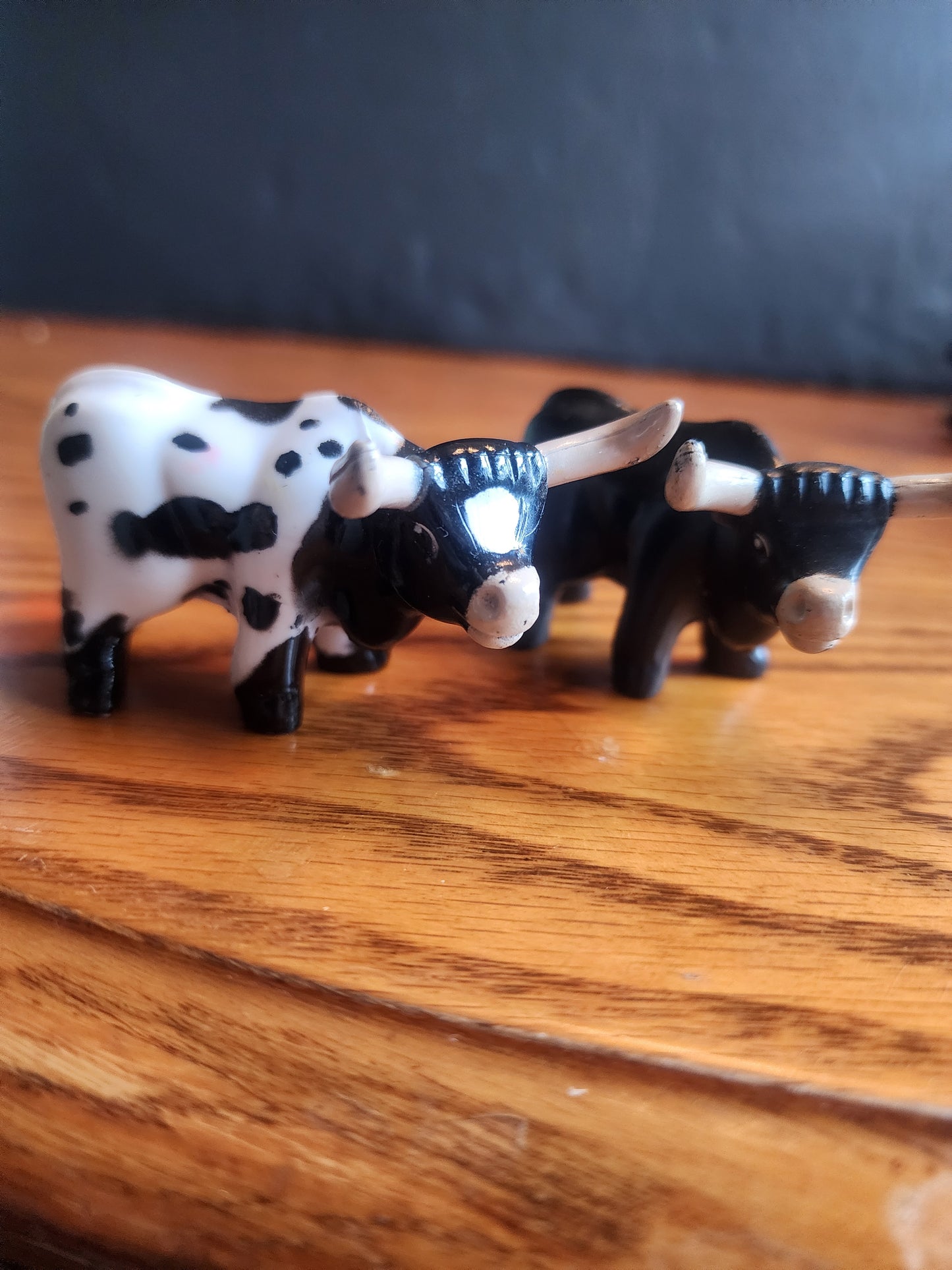 Vintage Lincoln Logs Hard Plastic Animal Lot - Brown Horse & 2 Longhorn Steers