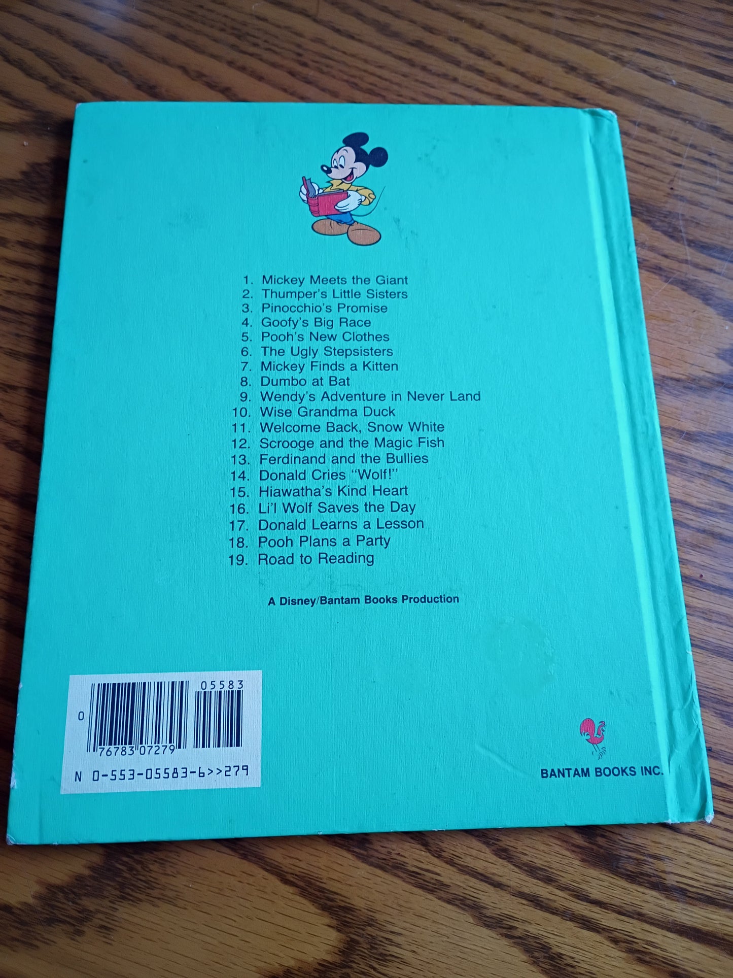 Walt Disney Mickey's Fun to Read Library Volume 7 Mickey Finds a Kitten Book 1986.