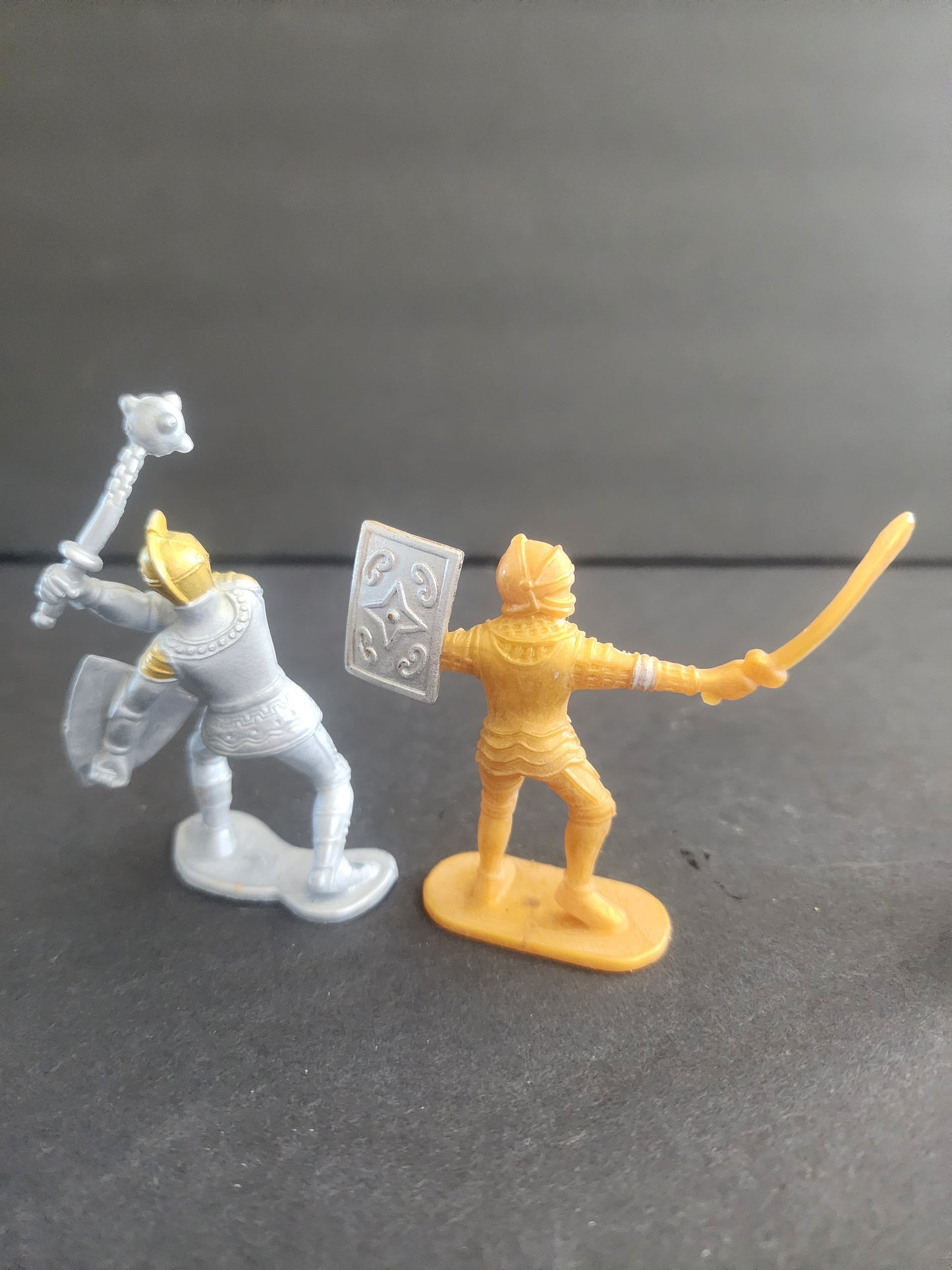 Lot of 6 Knights contains 2 Fisher-Price Imaginext Knight Brigade Figures -