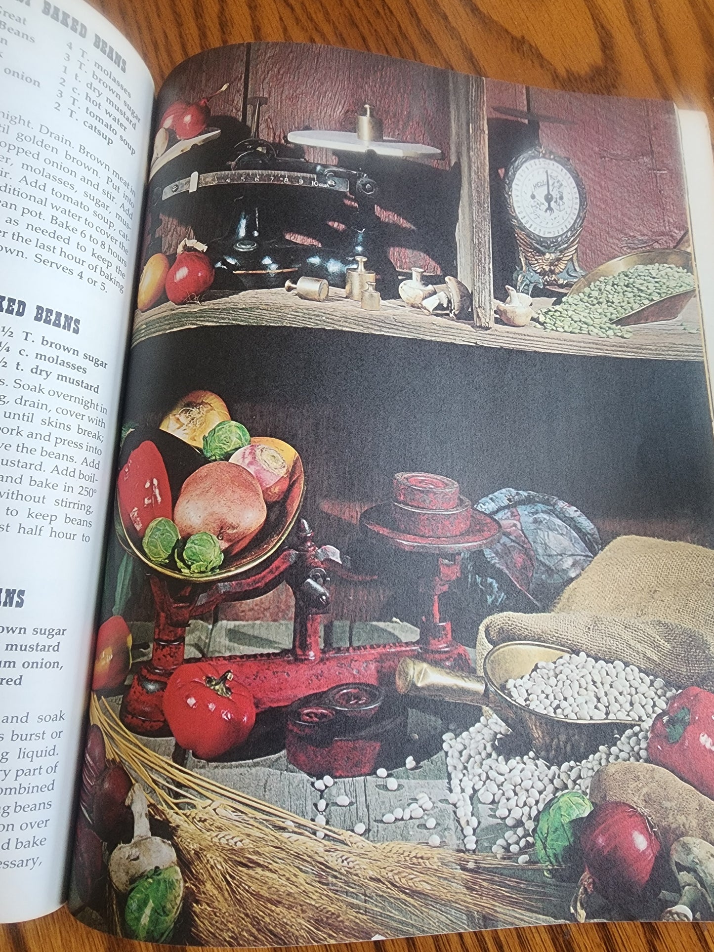 IDEALS COUNTRY KITCHEN  COOKBOOK 1975-paperback- breads, soups and more