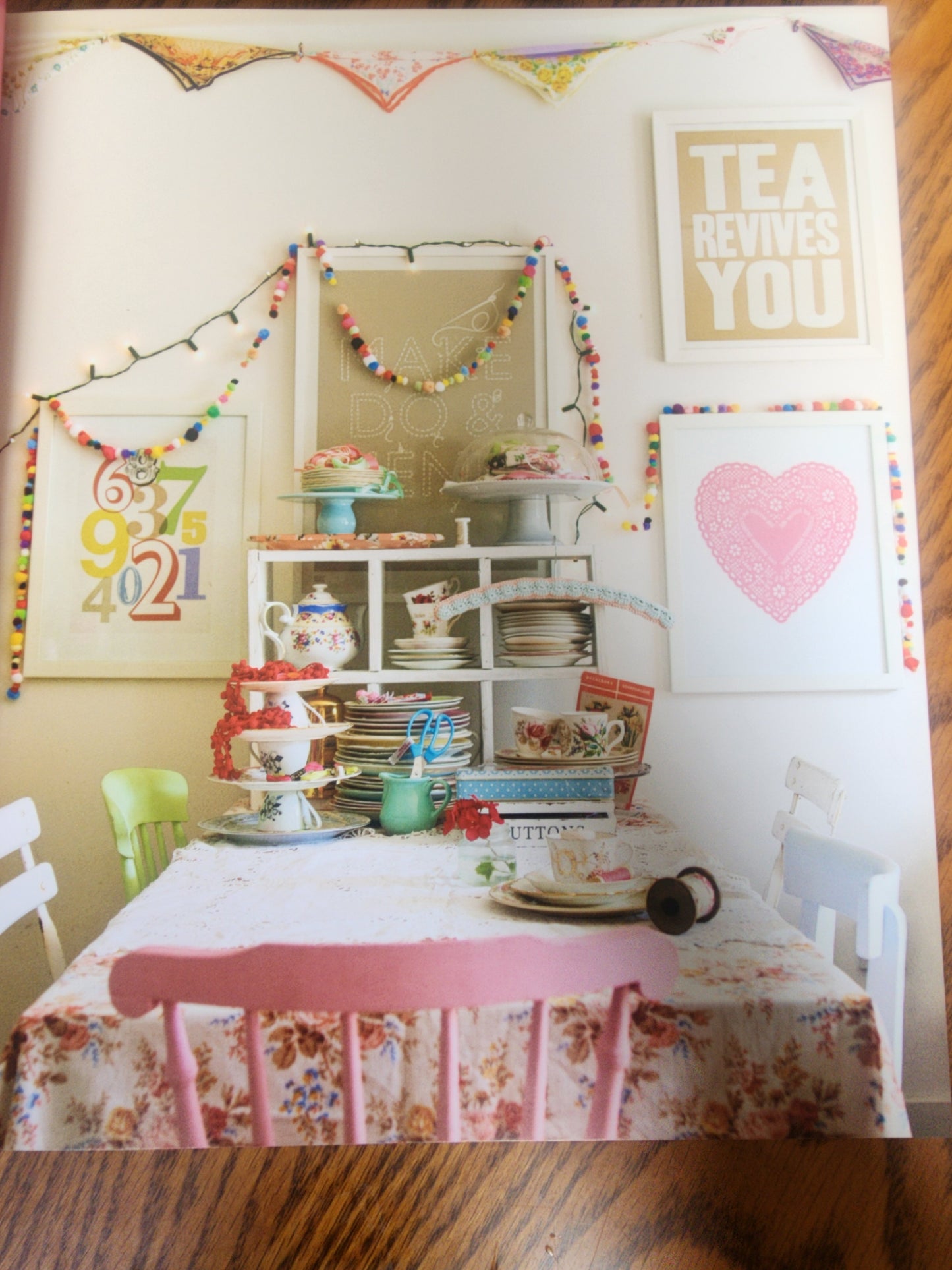 Selina Lake Homespun Style HB book featuring Beautiful Homes Around the World