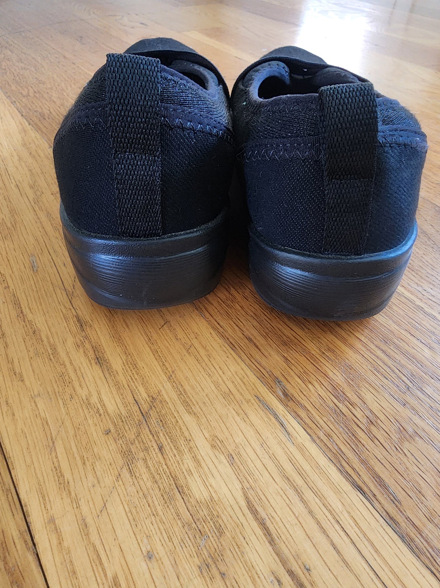 Women's Niche III Black slip-on from LifeStride. Size 8