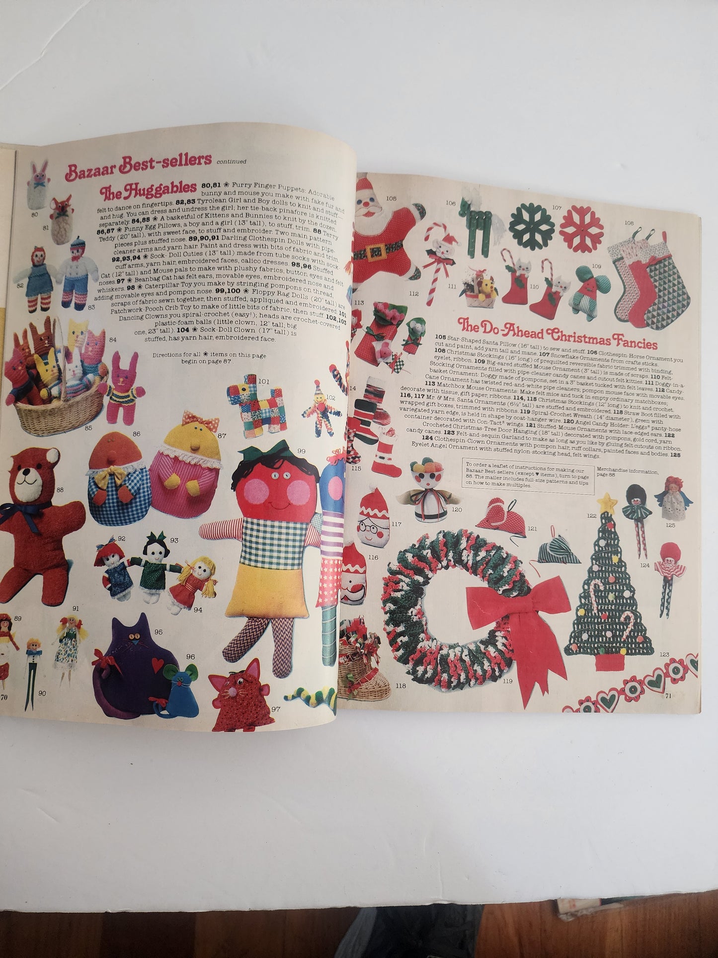 Woman's Day  August 1982 - 125 bazaar best-sellers and early-bird craft & gifts