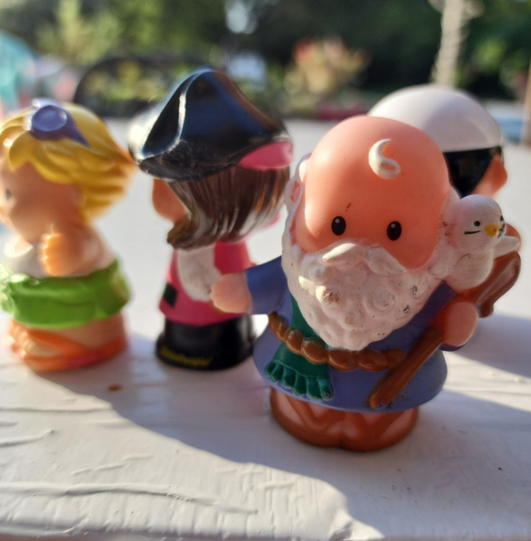 Fisher Price Little People Mia Pirate Noah boy in flip flops & Pirate