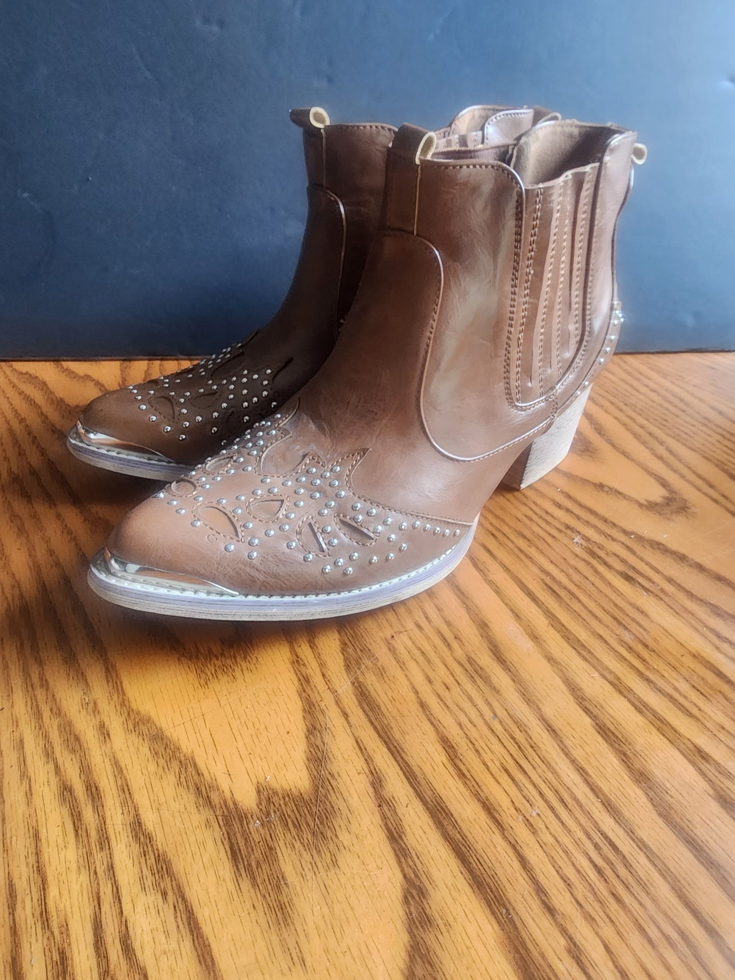 Yoki Women's Western Booties Size 9 Br Cowgirl Studded Block Heel Pointed Toe,