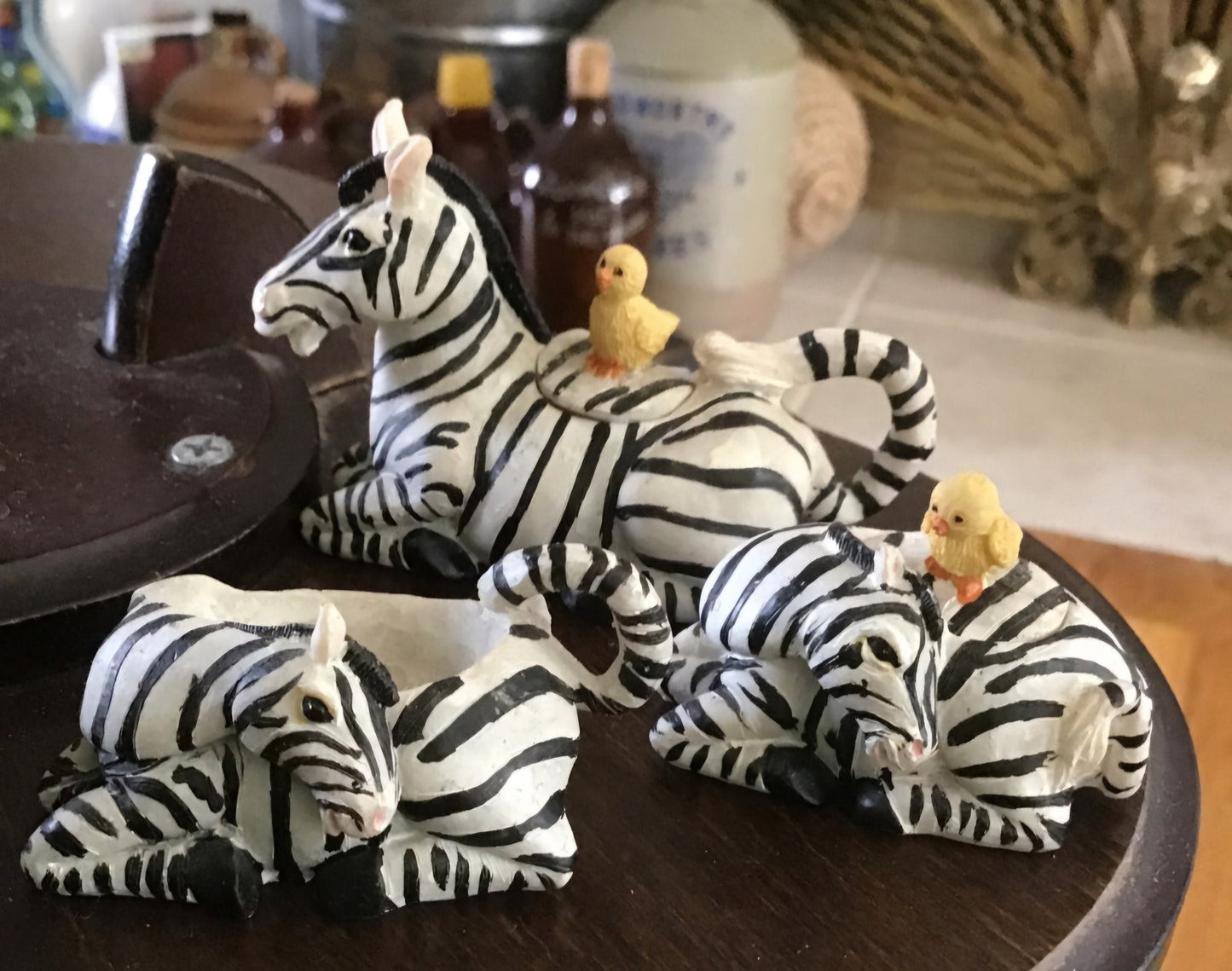 Miniature Zebra Tea set 8 pieces with pedestal