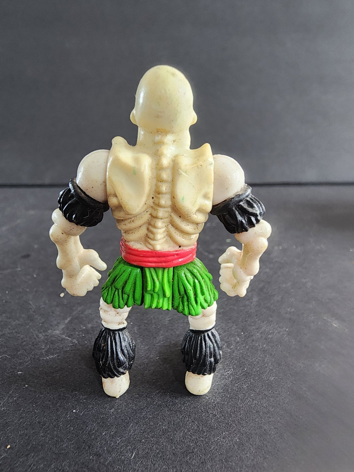 2002 Fisher Price Imaginext Skeleton in  grass skirt Figure aprox 2.25" tall,