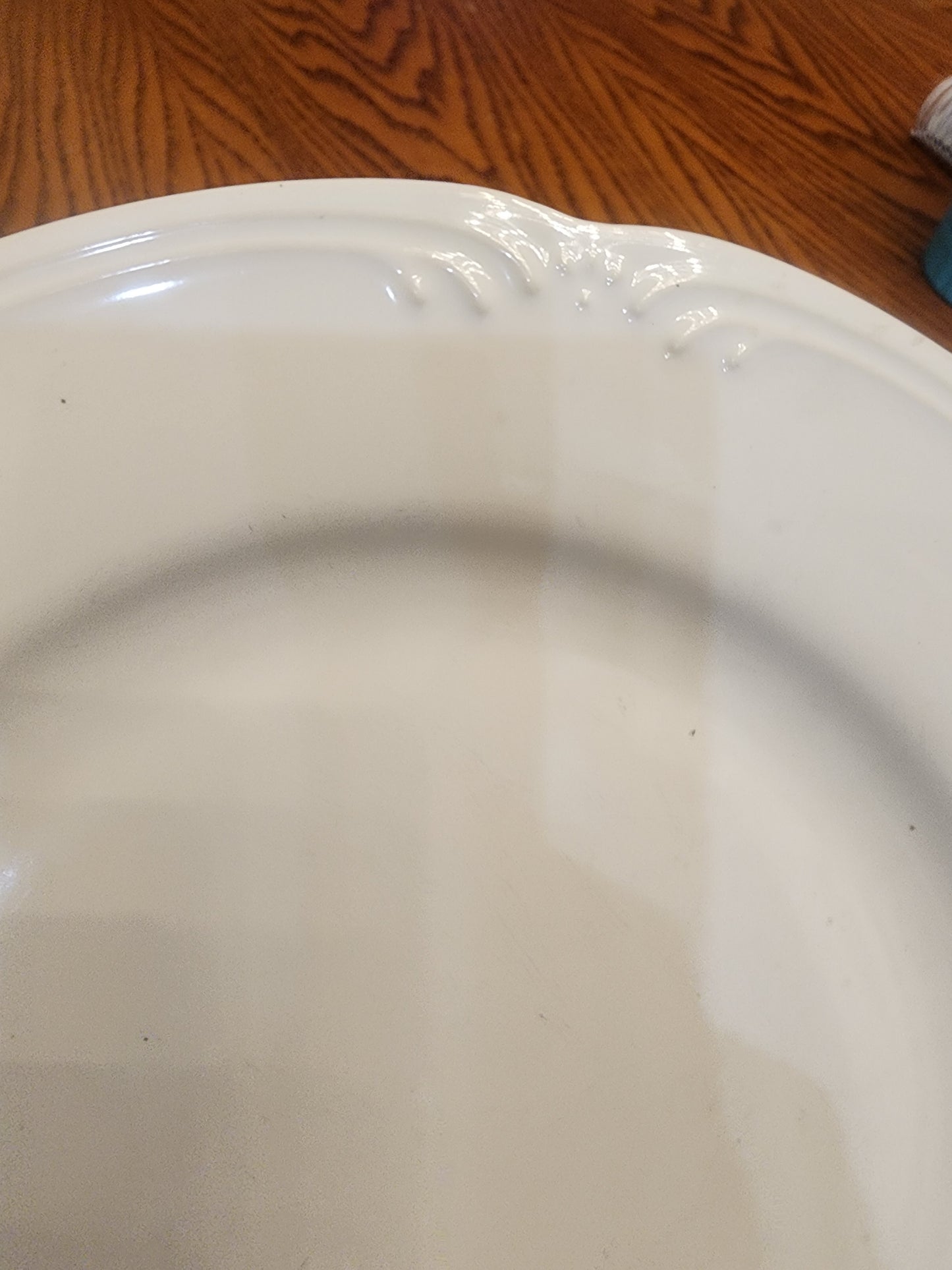 Vintage Pfaltzgraff Heritage White Dinner Plate 10" Stoneware USA Scalloped