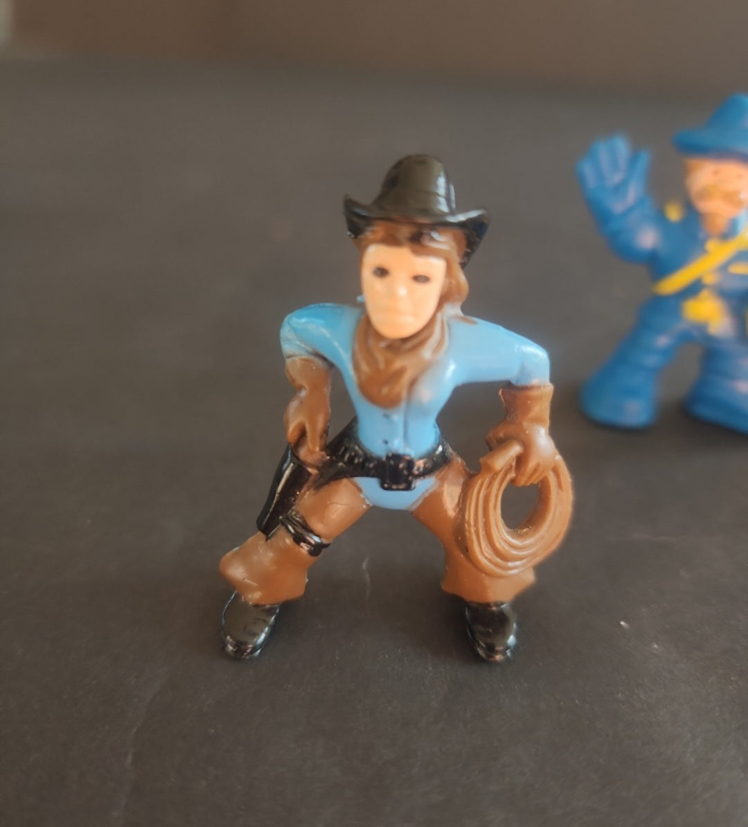 Lincoln Logs Frontiersman,, Cowgirl, 3 Soldier Blue Men, 2 Cowboys   2” Lot of 7