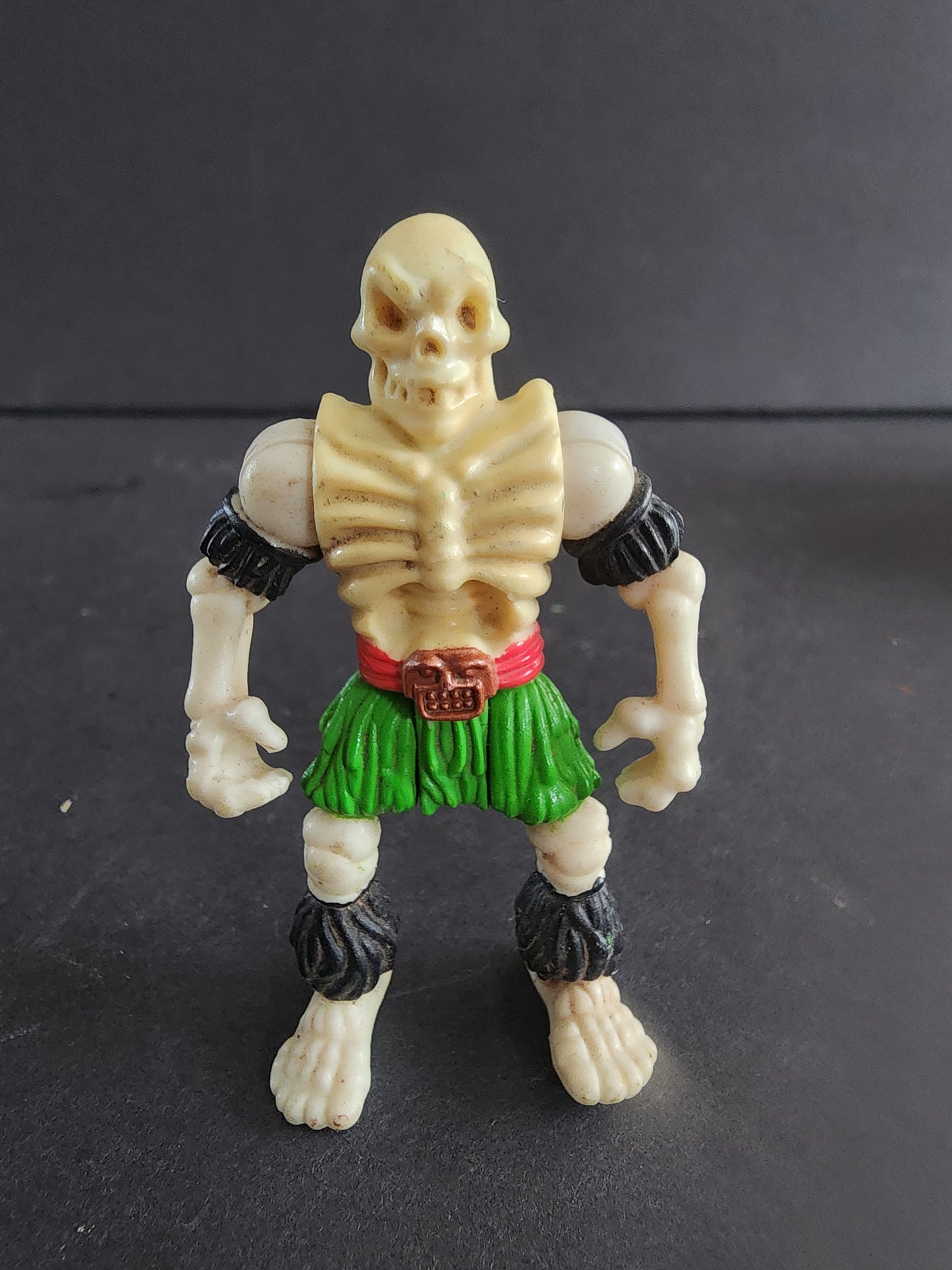 2002 Fisher Price Imaginext Skeleton in  grass skirt Figure aprox 2.25" tall,