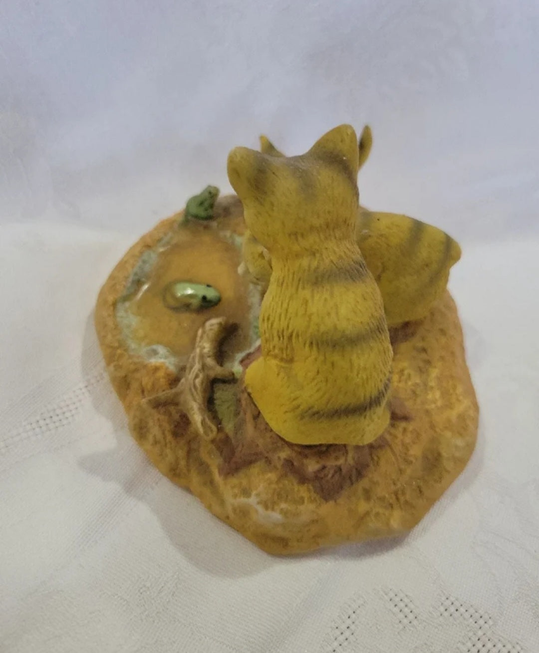 Sweet 1988 Kitten & Frog Figurine Trio of Curious Cats by the Pond
