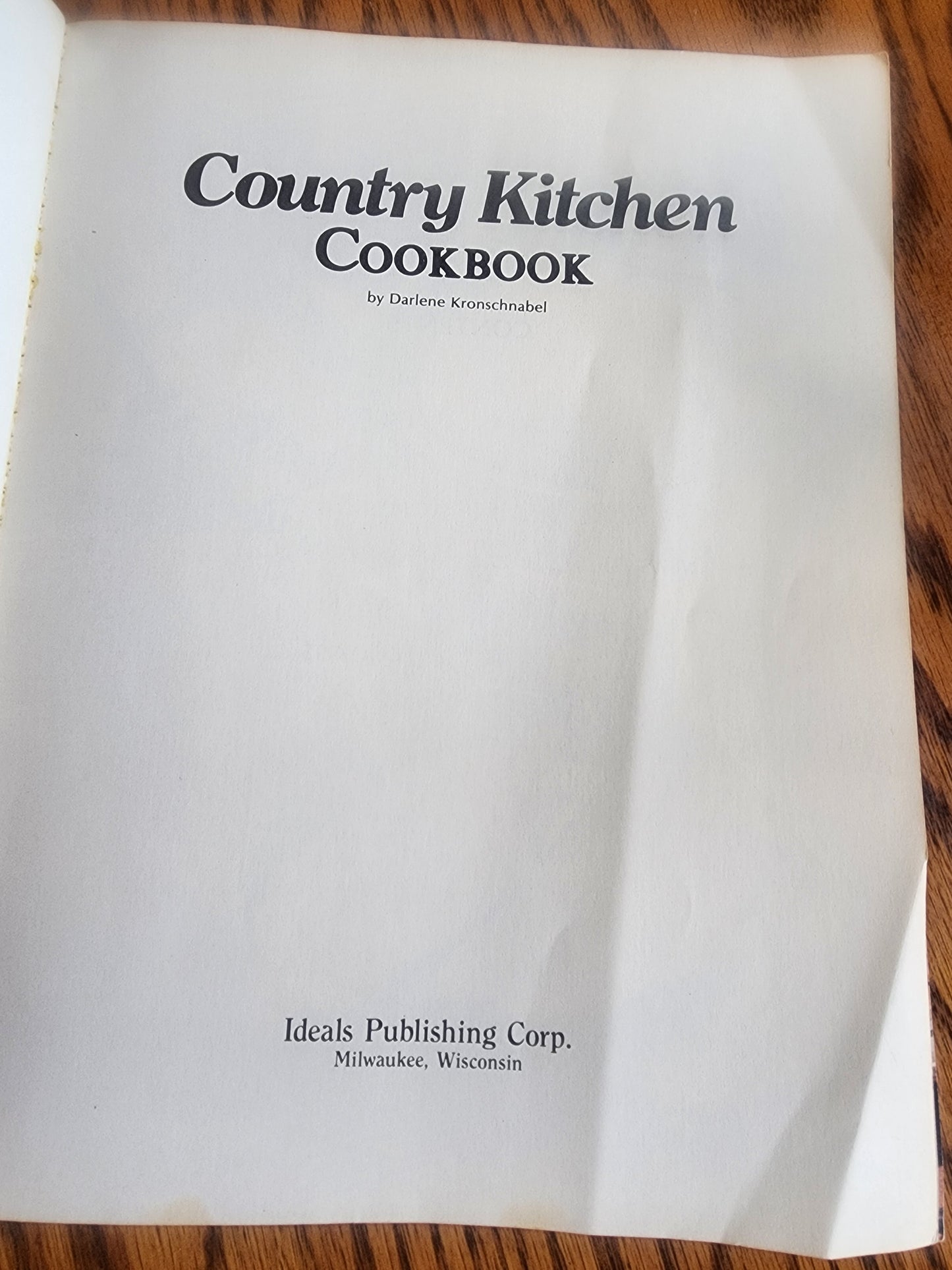 IDEALS COUNTRY KITCHEN  COOKBOOK 1975-paperback- breads, soups and more