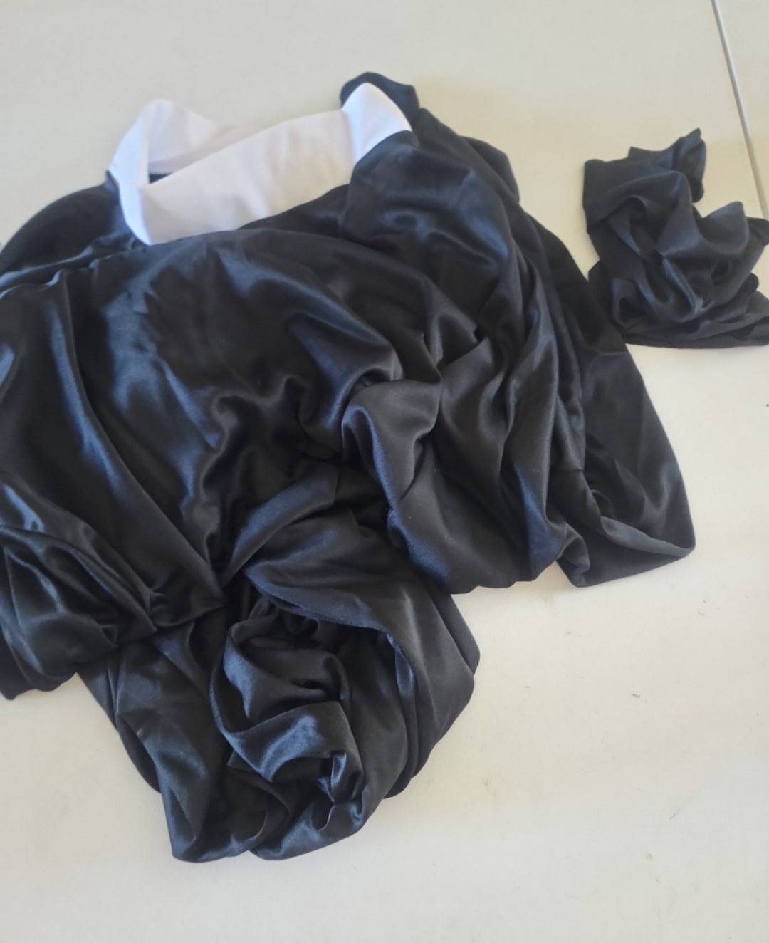 Adult Priest Costume Robe & tie full figure fits up to a chest size 50.