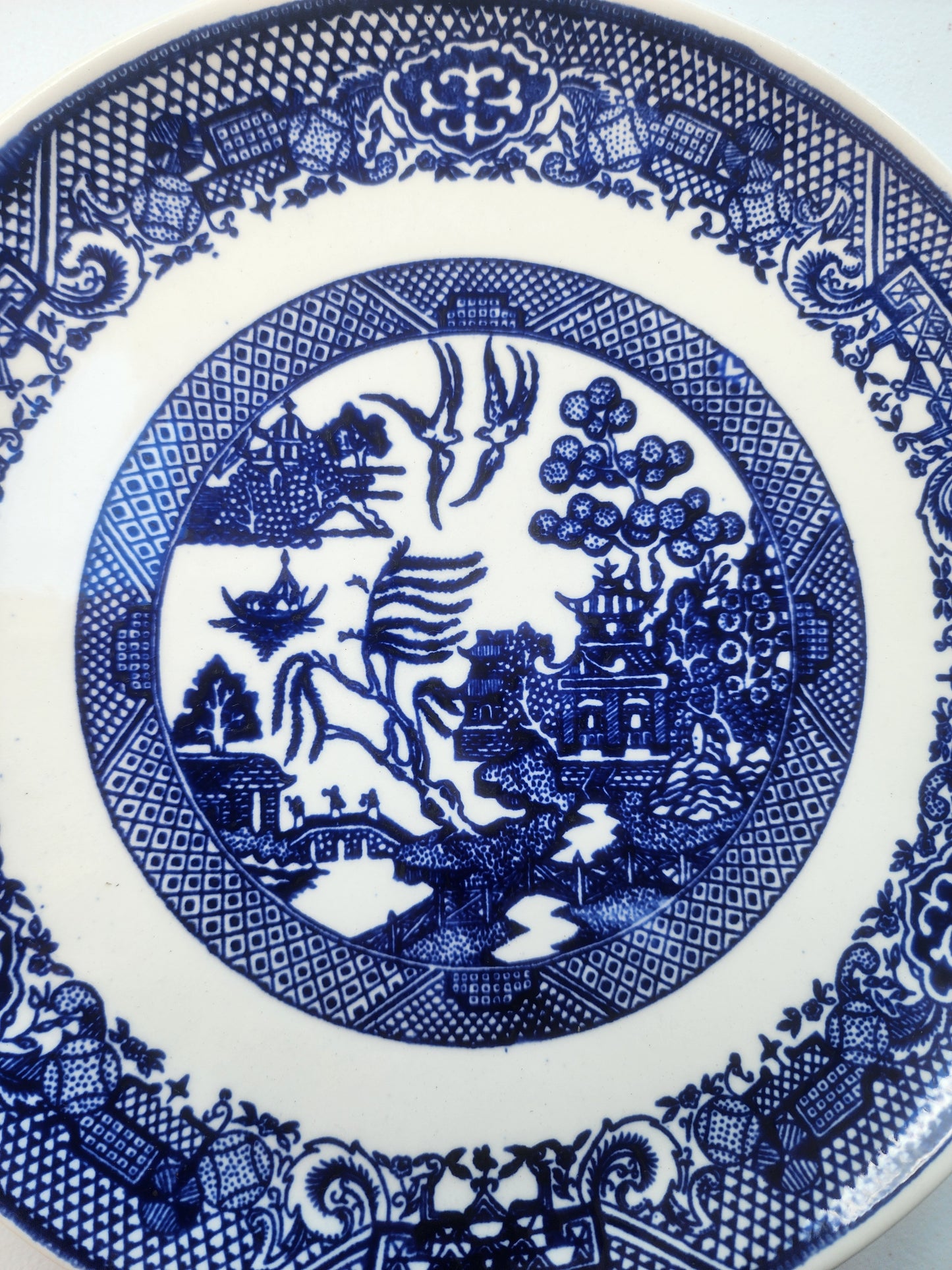 Vintage Blue Willow 9" Dinner Plate - Unmarked Blue & White Transferware - Excellent Condition