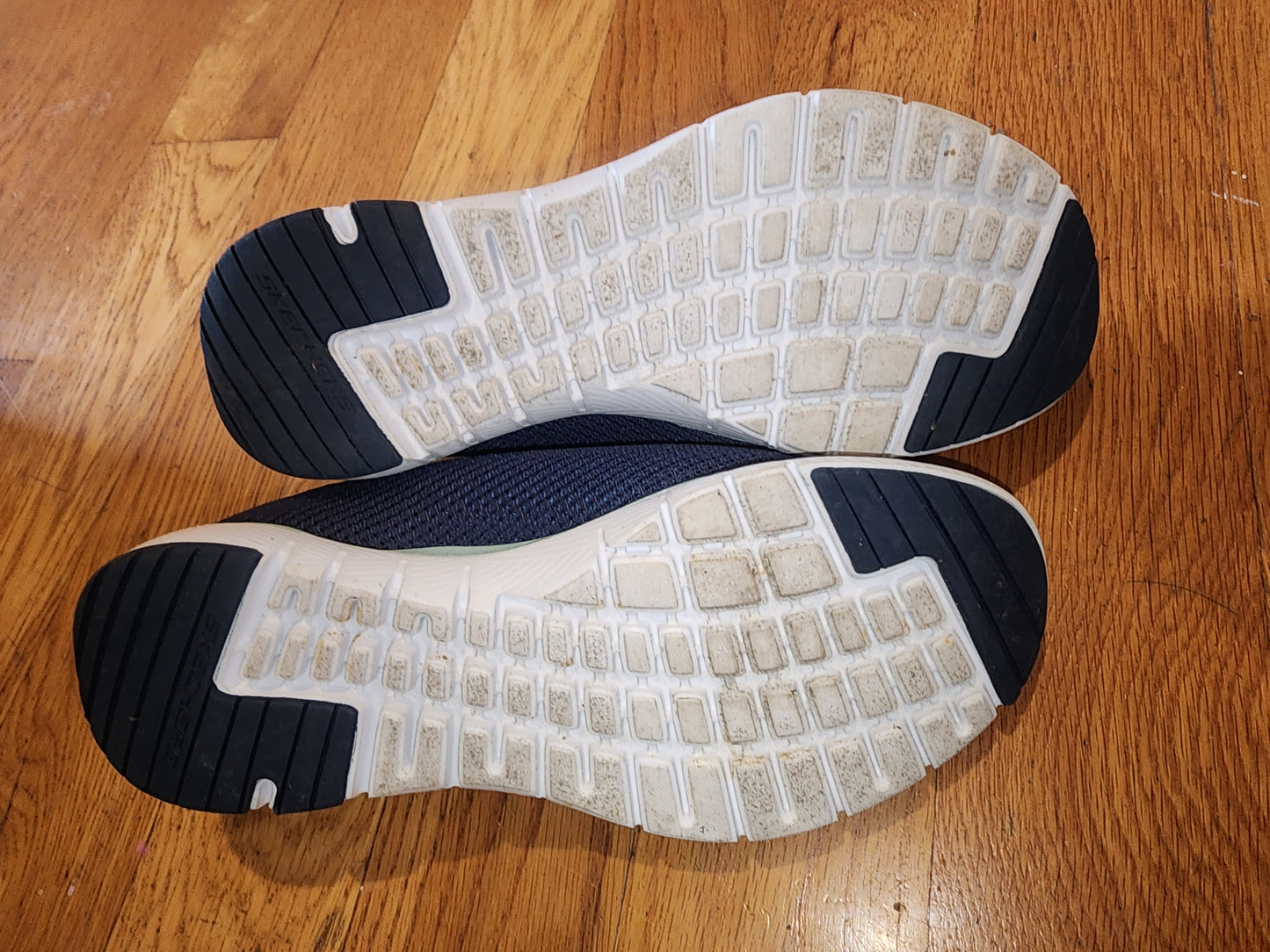 Skechers Lite-Weight Navy Sneakers Womens size 8.5 Air Cooled Memory Foam