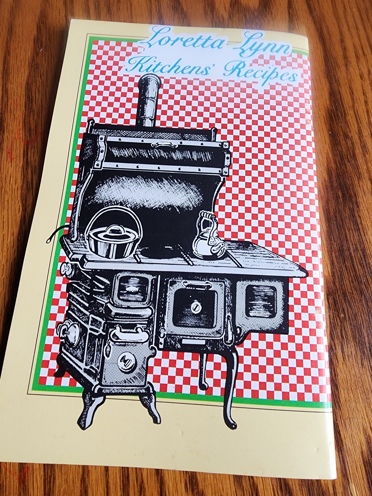 Loretta Lynn Kitchens’ Recipes Soft Cover 32 Page Southern Cookbook 1986