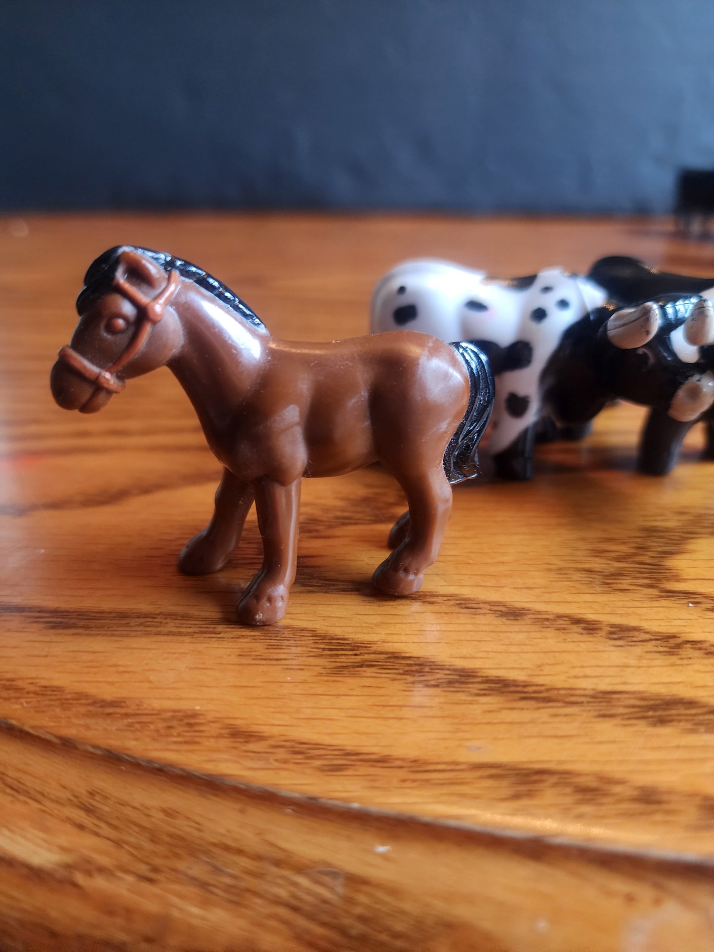 Vintage Lincoln Logs Hard Plastic Animal Lot - Brown Horse & 2 Longhorn Steers