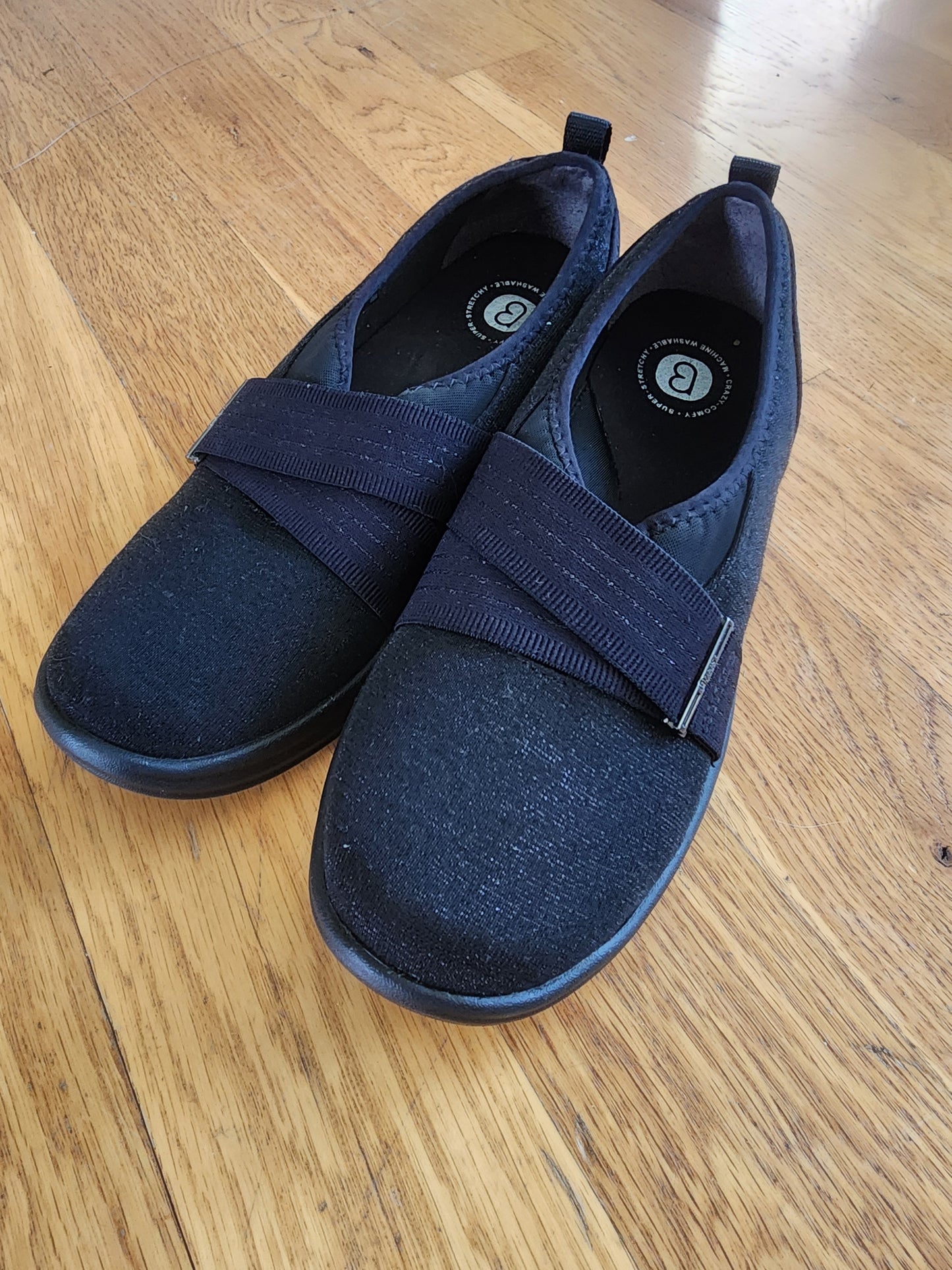 Women's Niche III Black slip-on from LifeStride. Size 8