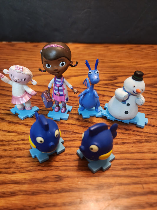 Lot of 6 Doc Mcstuffins miniature figurines Chilly, squeezres, lamb. Dragon