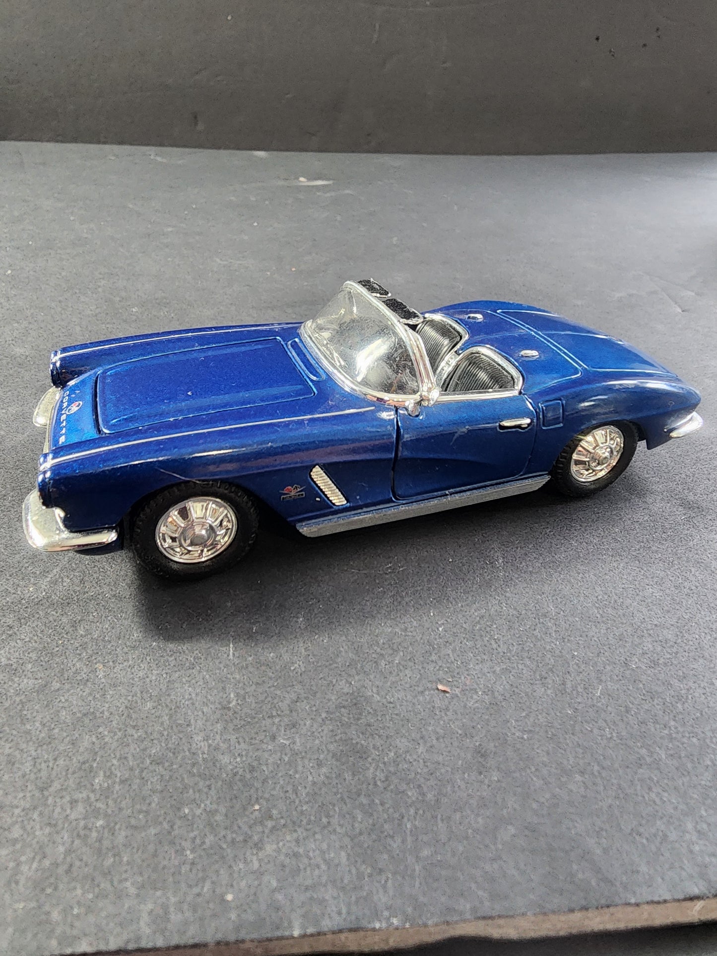 CHEVROLET CORVETTE 1962 CONVERTIBLE BLUE SS5750 1:32 Scale model car, friction action