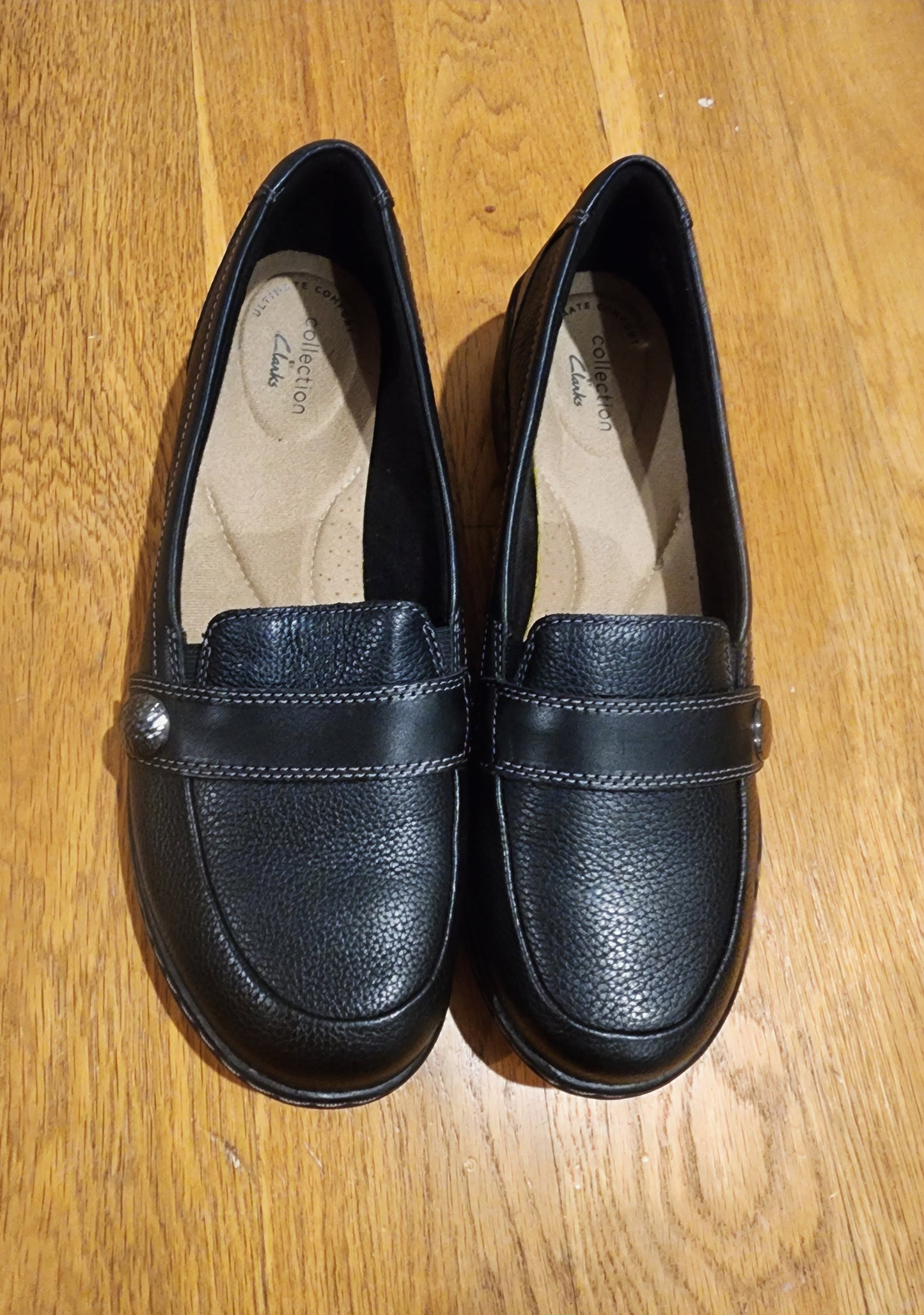 Clarks Women's Cora Daisy Loafer Black Tumbled Leather 8