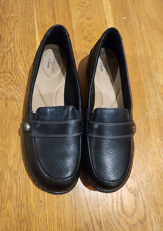 Clarks Women's Cora Daisy Loafer Black Tumbled Leather 8