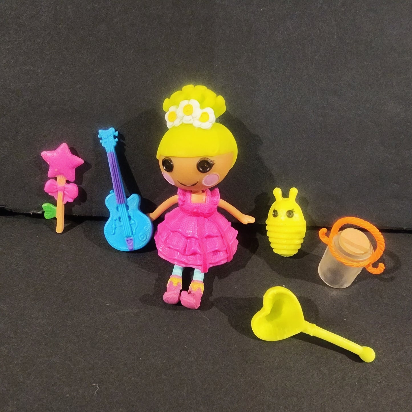Lalaloopsy mini doll Pix E. Flutters comes with her adorable little bee and accessories 6 piece set
