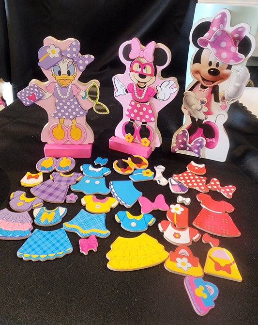 >Melissa & Doug Disney Minnie Mouse and Daisy Duck Deluxe Wooden Fashion Set