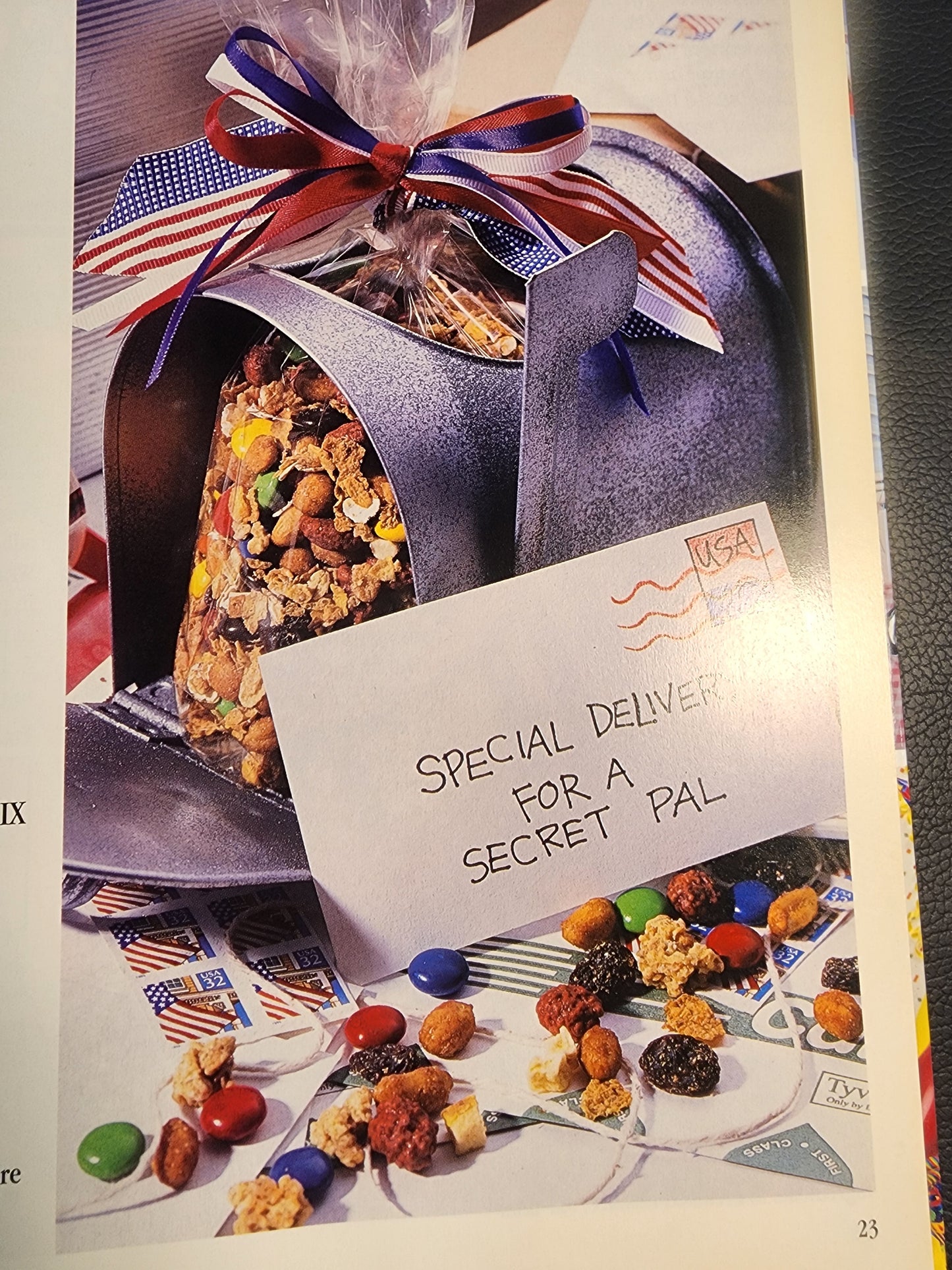 Year of Gifts of Good Taste by Leisure Arts Staff (1998, Hardcover)