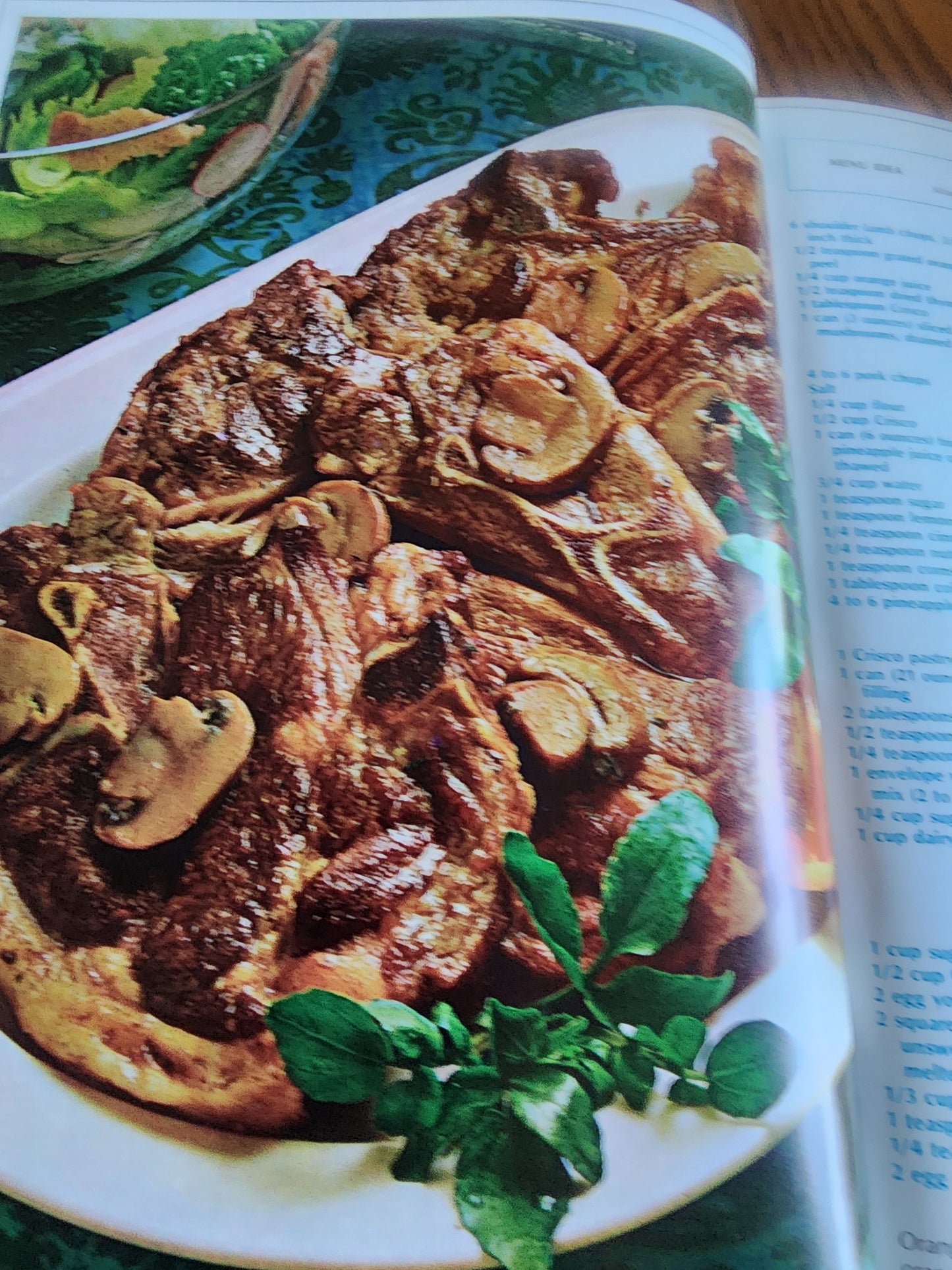 Crisco's Favorite Family Foods Cookbook 1973 Proctor Gamble Hardback Book