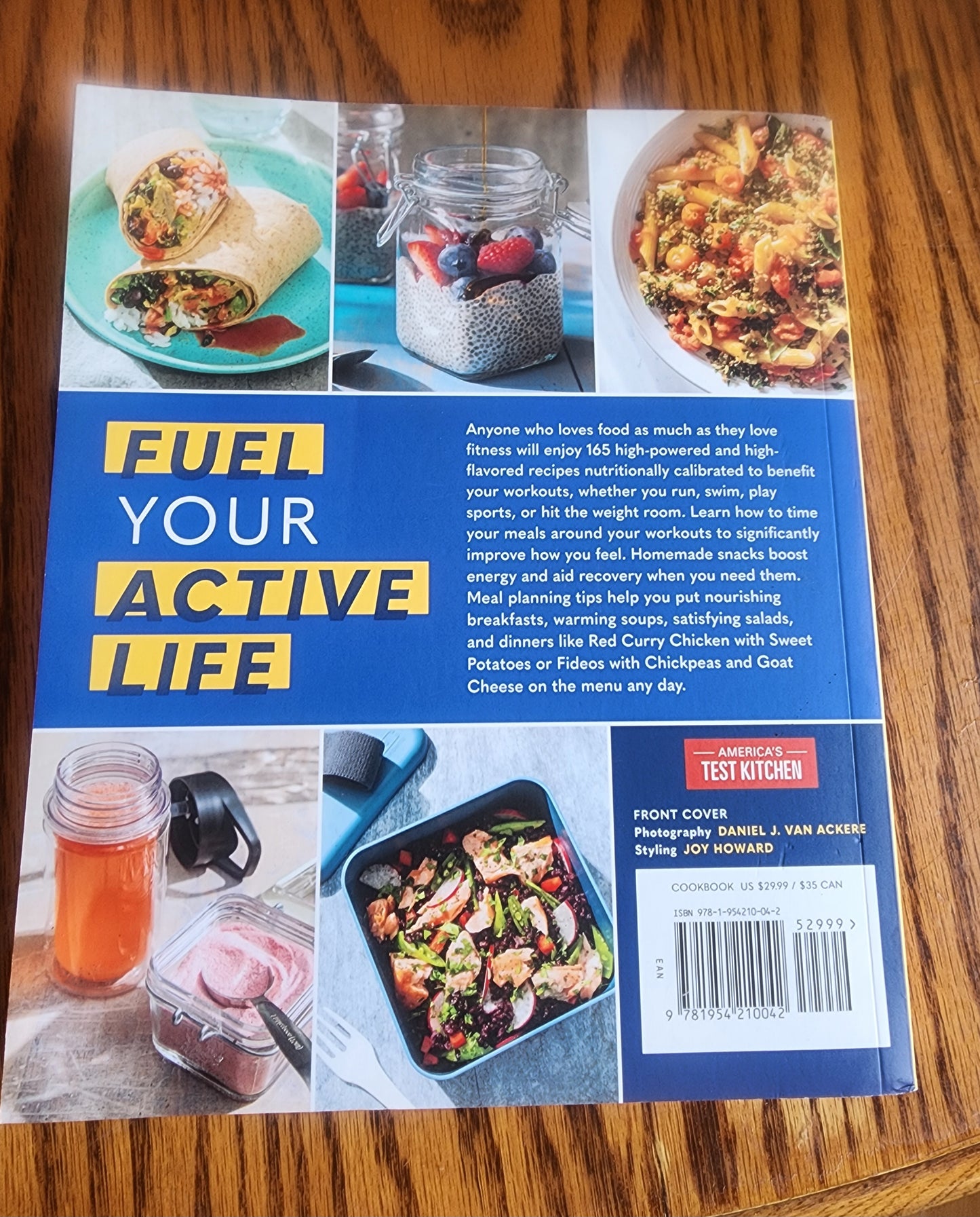 Everyday Athlete Cookbook: 165 Recipes to Boost Energy, Performance & Recovery